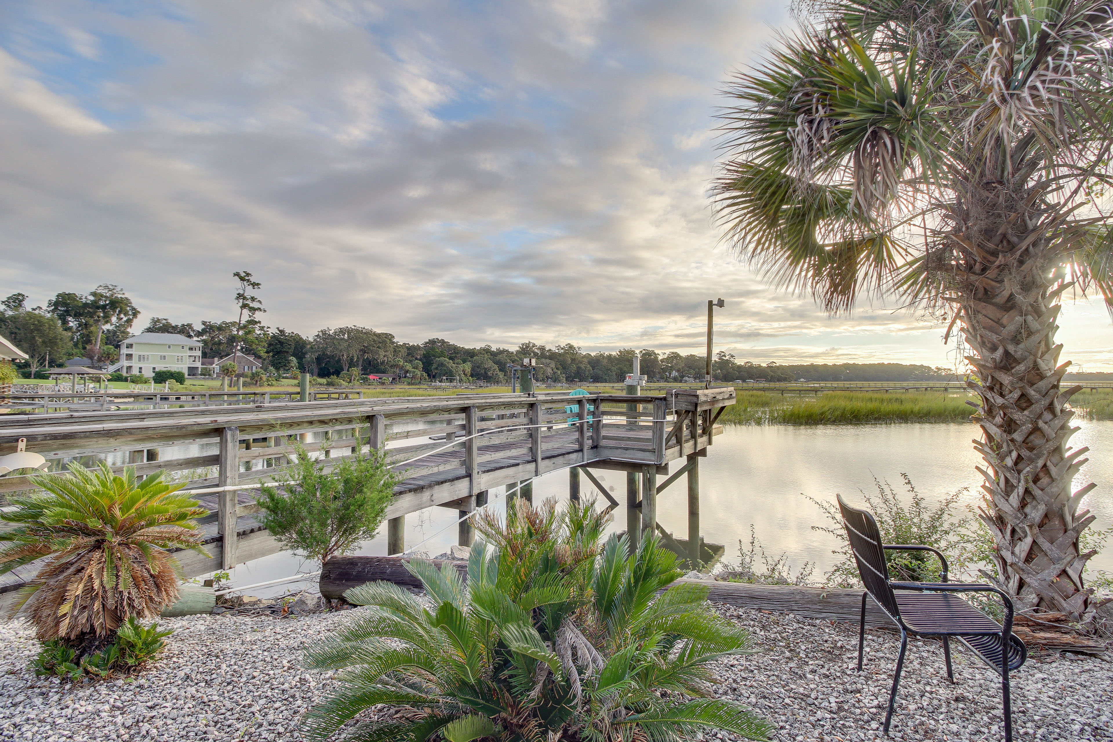 Dock w/ Boat Lift for Kayak/Jet Ski/Flat Boat Launching