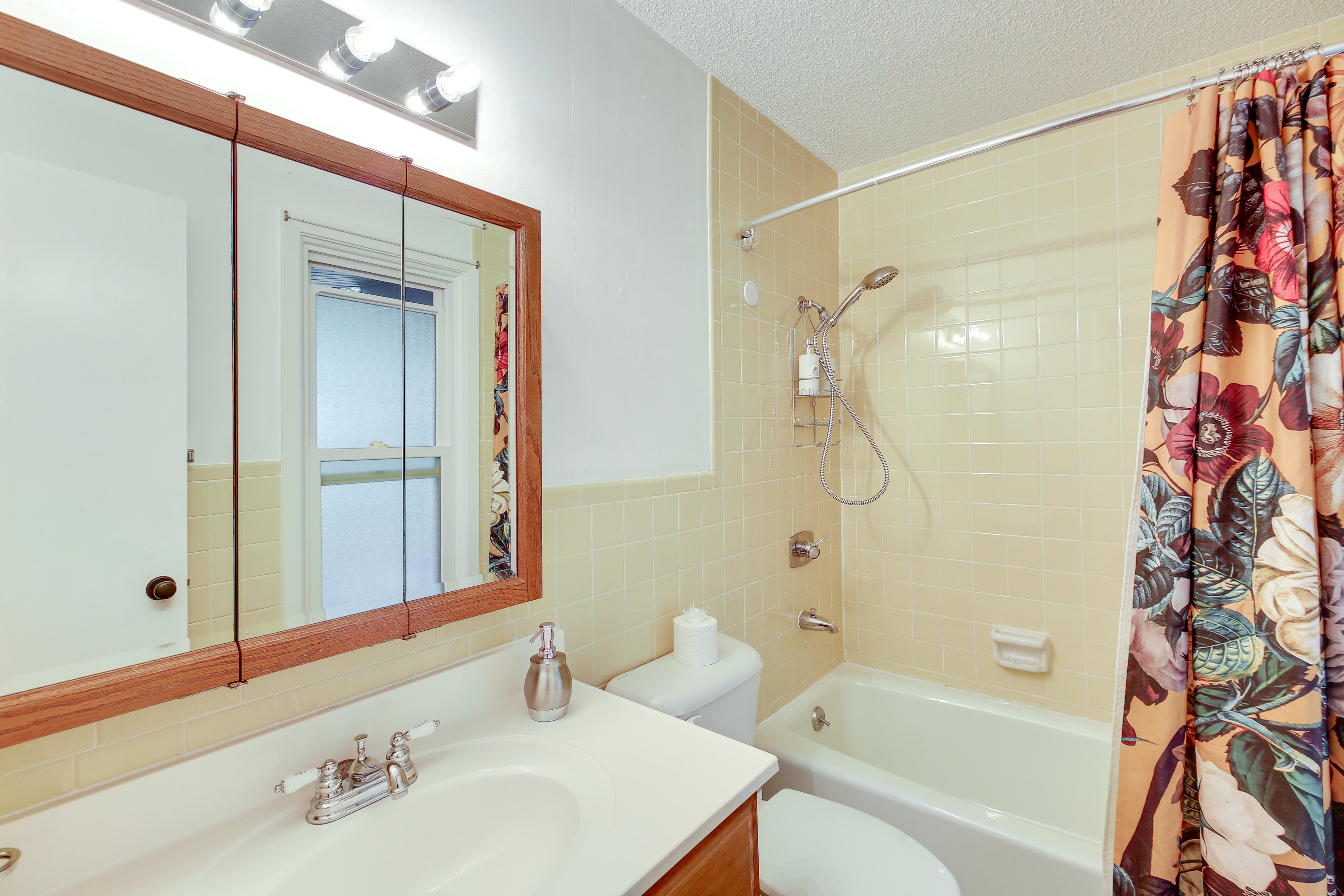 En-Suite Bathroom | Towels Provided