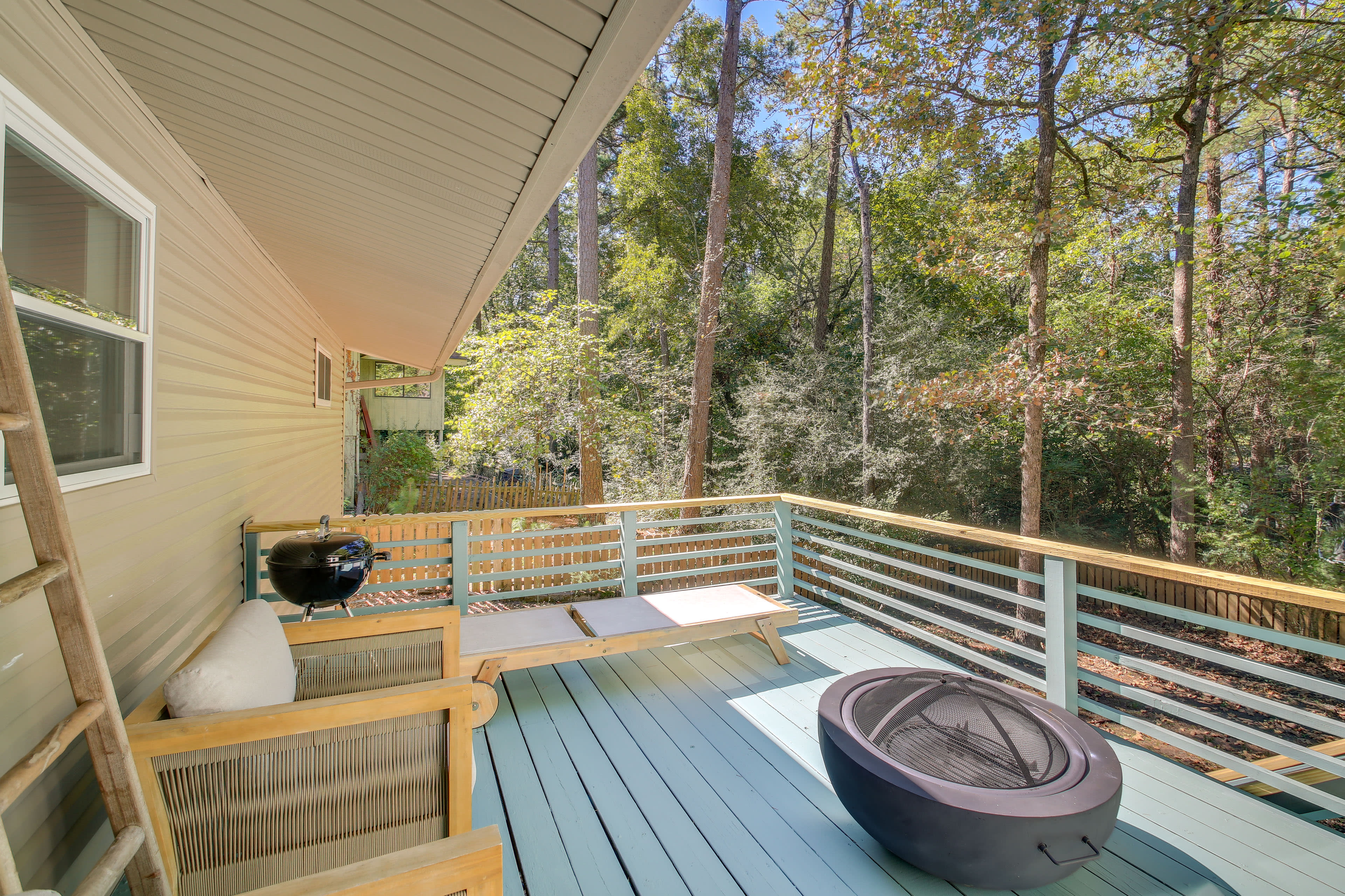 Deck | Fire Pit | Charcoal Grill | Seating