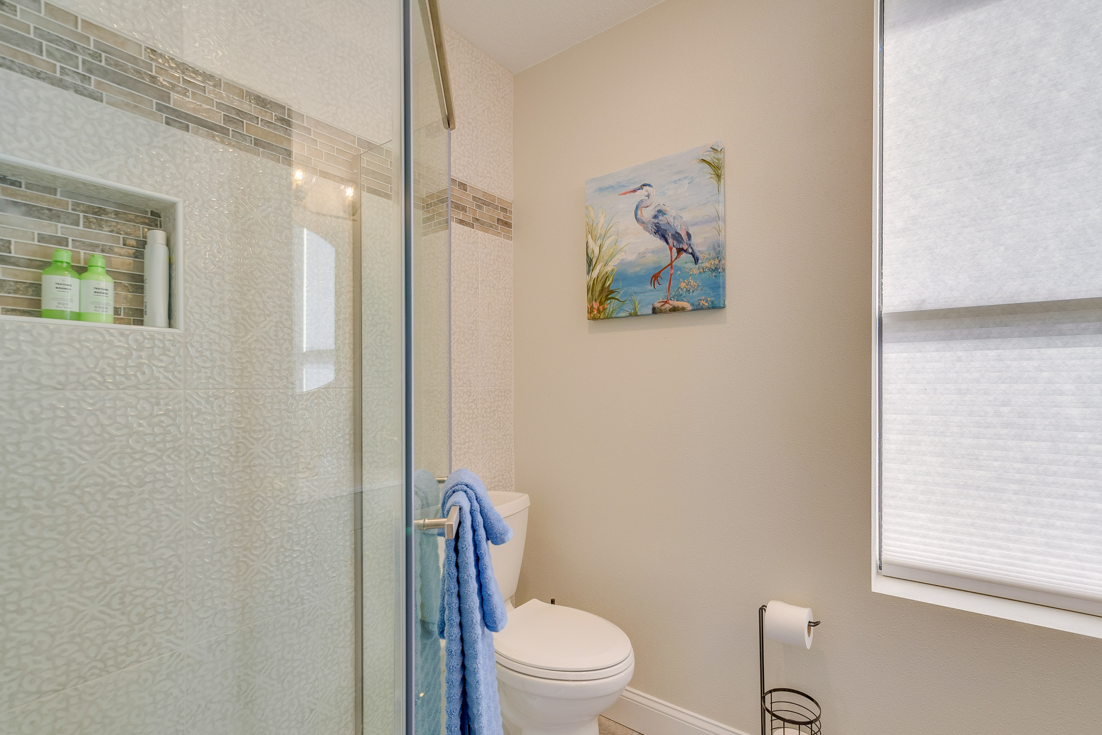 Full Bathroom | Basement Floor | Towels Provided