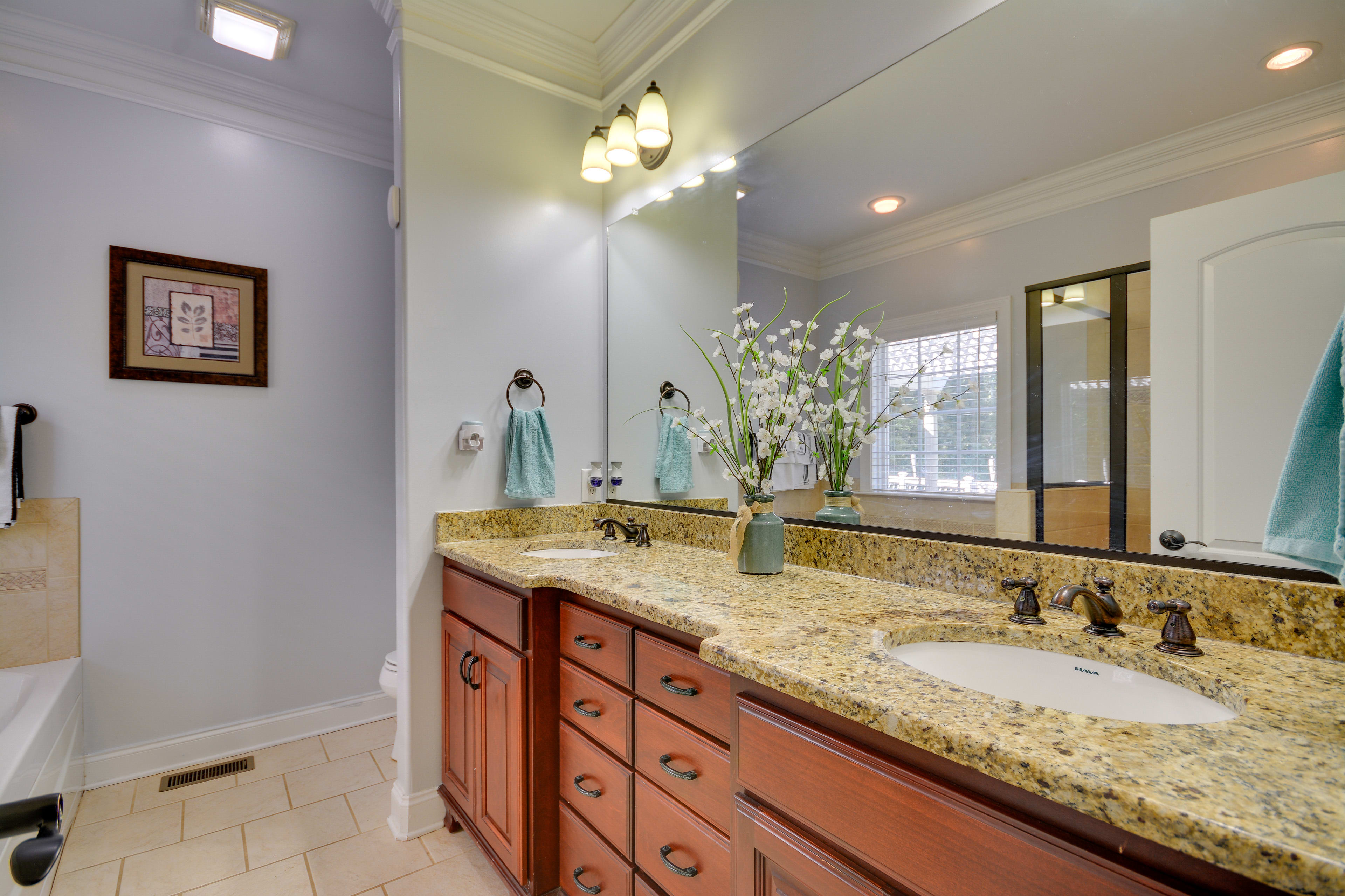 En-Suite Bathroom | Towels Provided