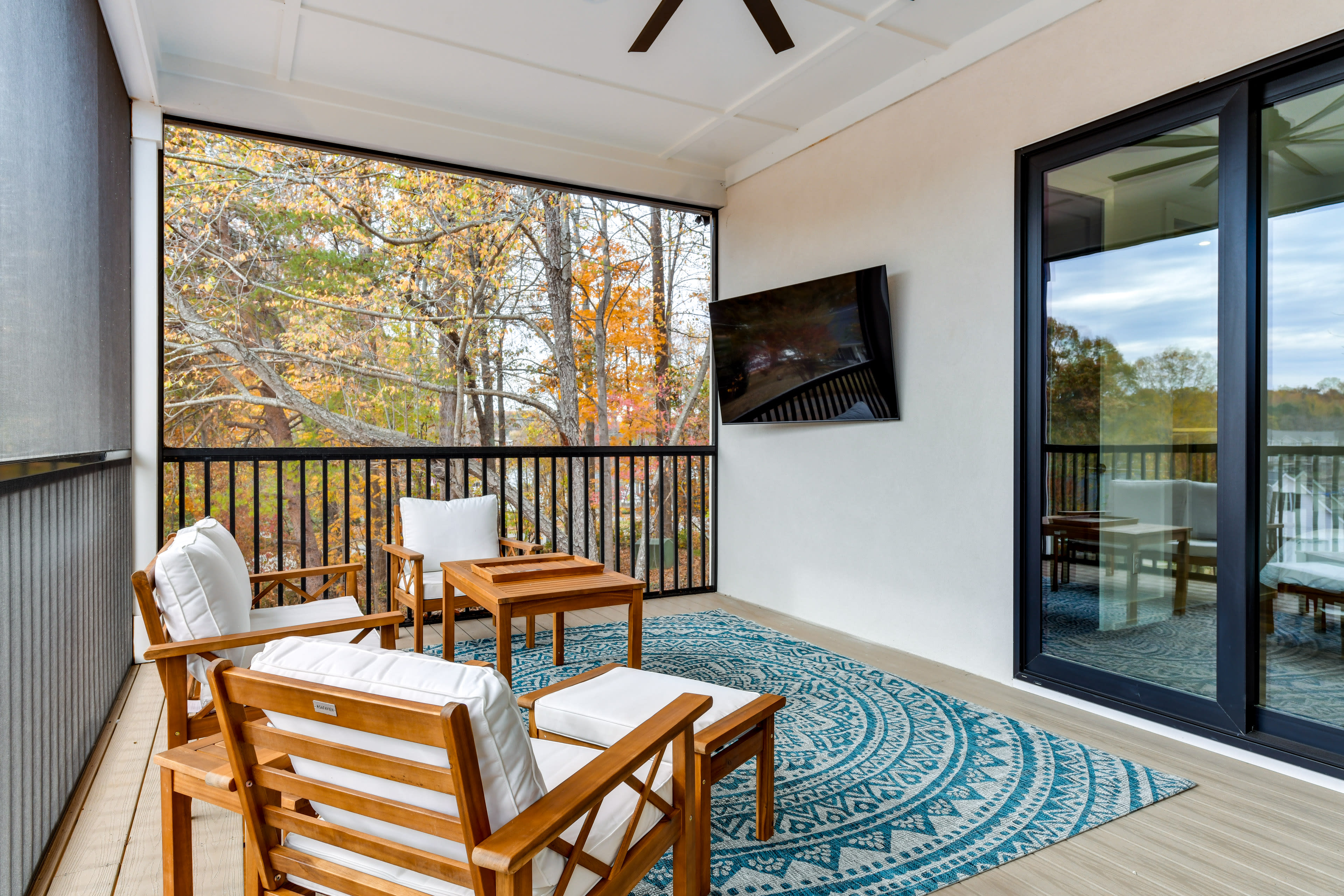 Screened Deck | Smart TV | Patio Furniture | Outdoor Dining