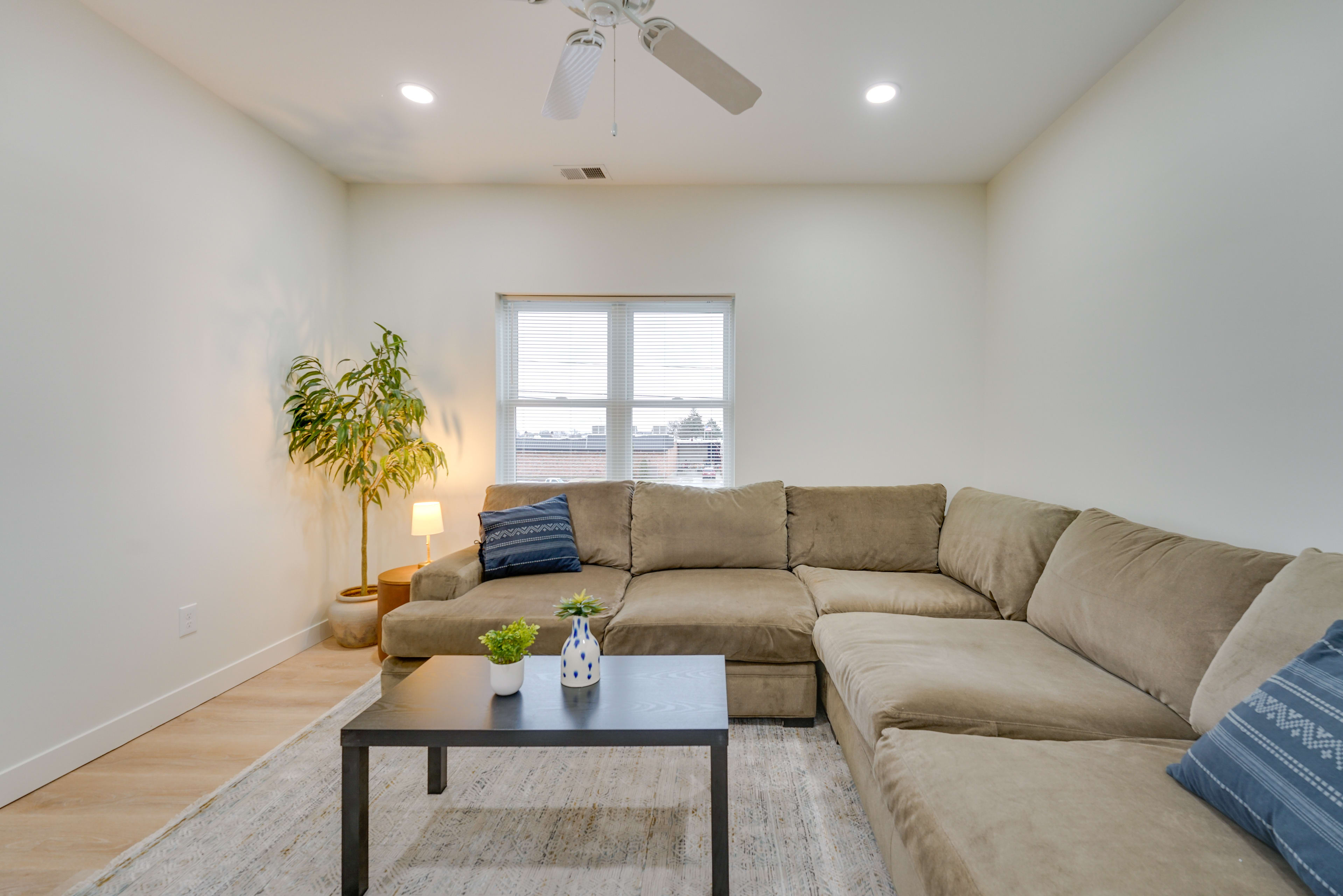 Living Room | Free WiFi | Smart TV | Sleeper Sofa | Queen Air Mattress