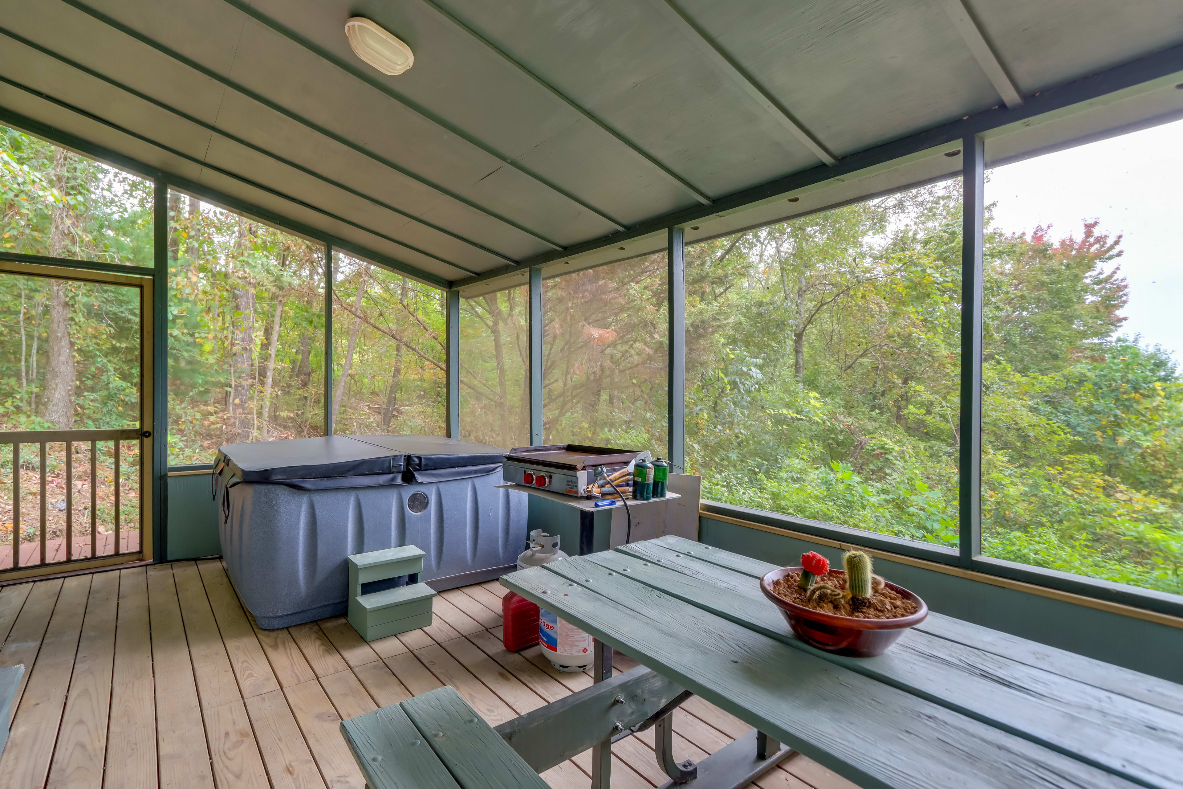 Screened-In Porch | Private Hot Tub | Picnic Table