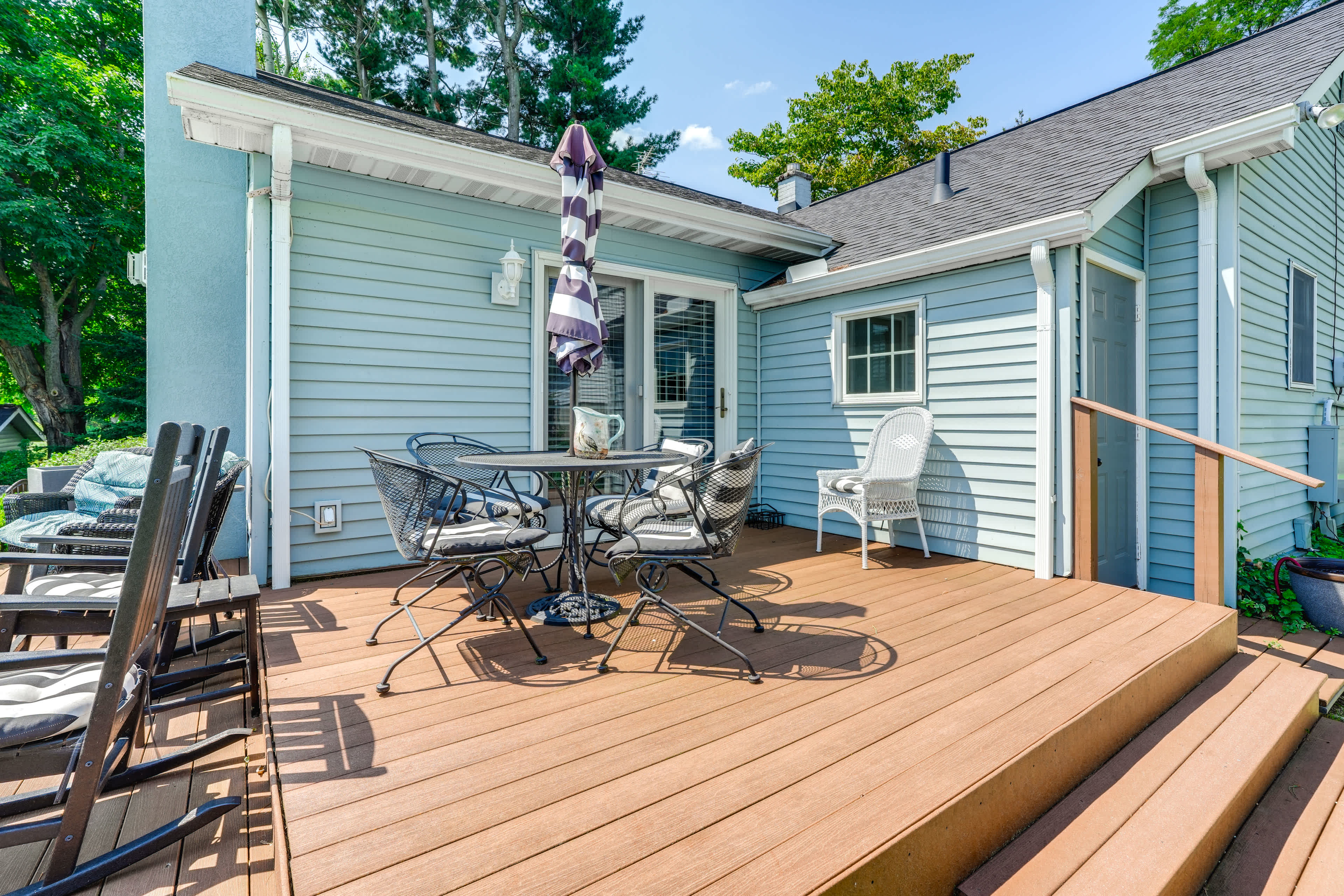 Deck | Outdoor Dining Area w/ Umbrella | Rocking Chairs | Lake View