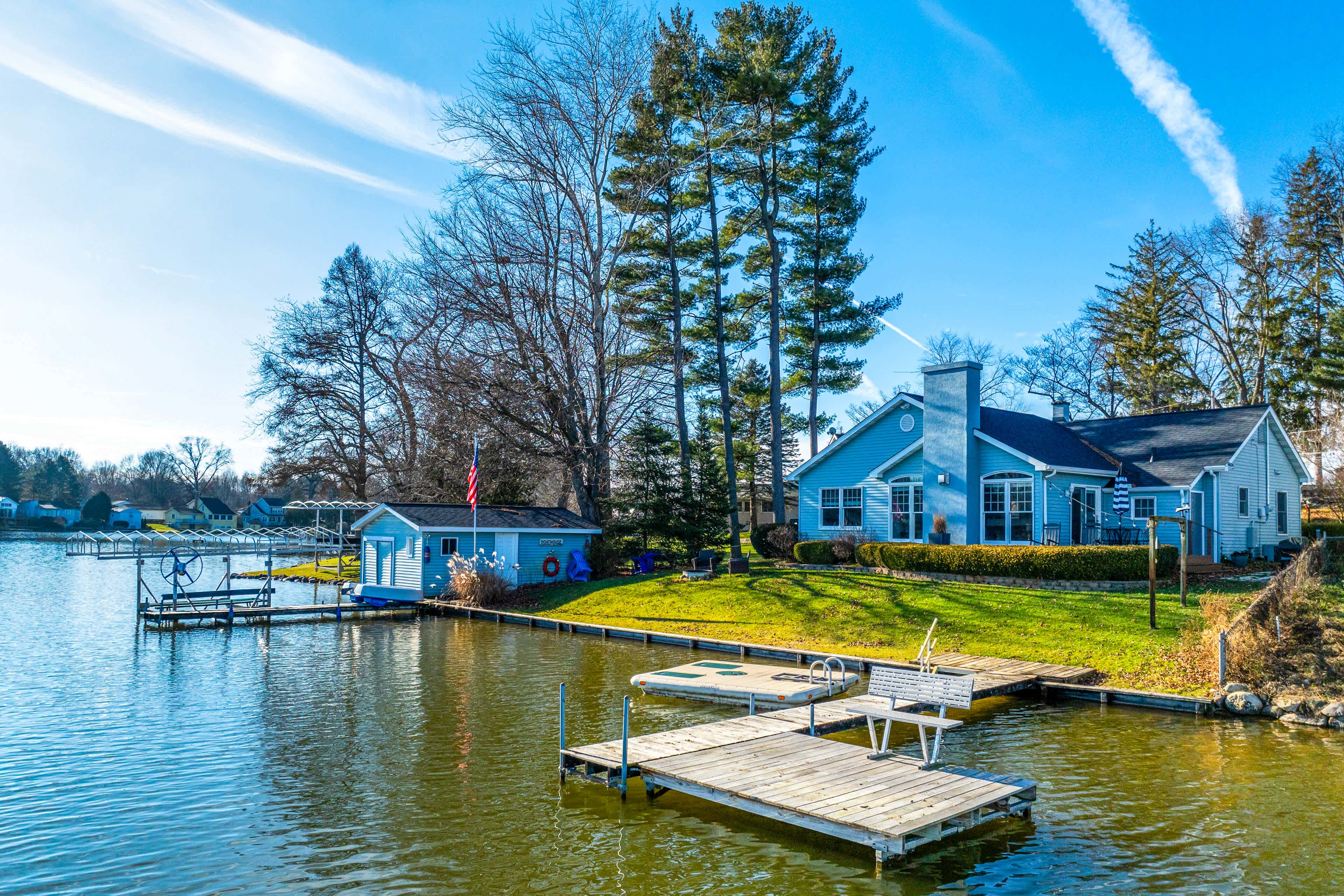 Exterior | Deck | Lake Views | Grill | Outdoor Dining Area | Fire Pit