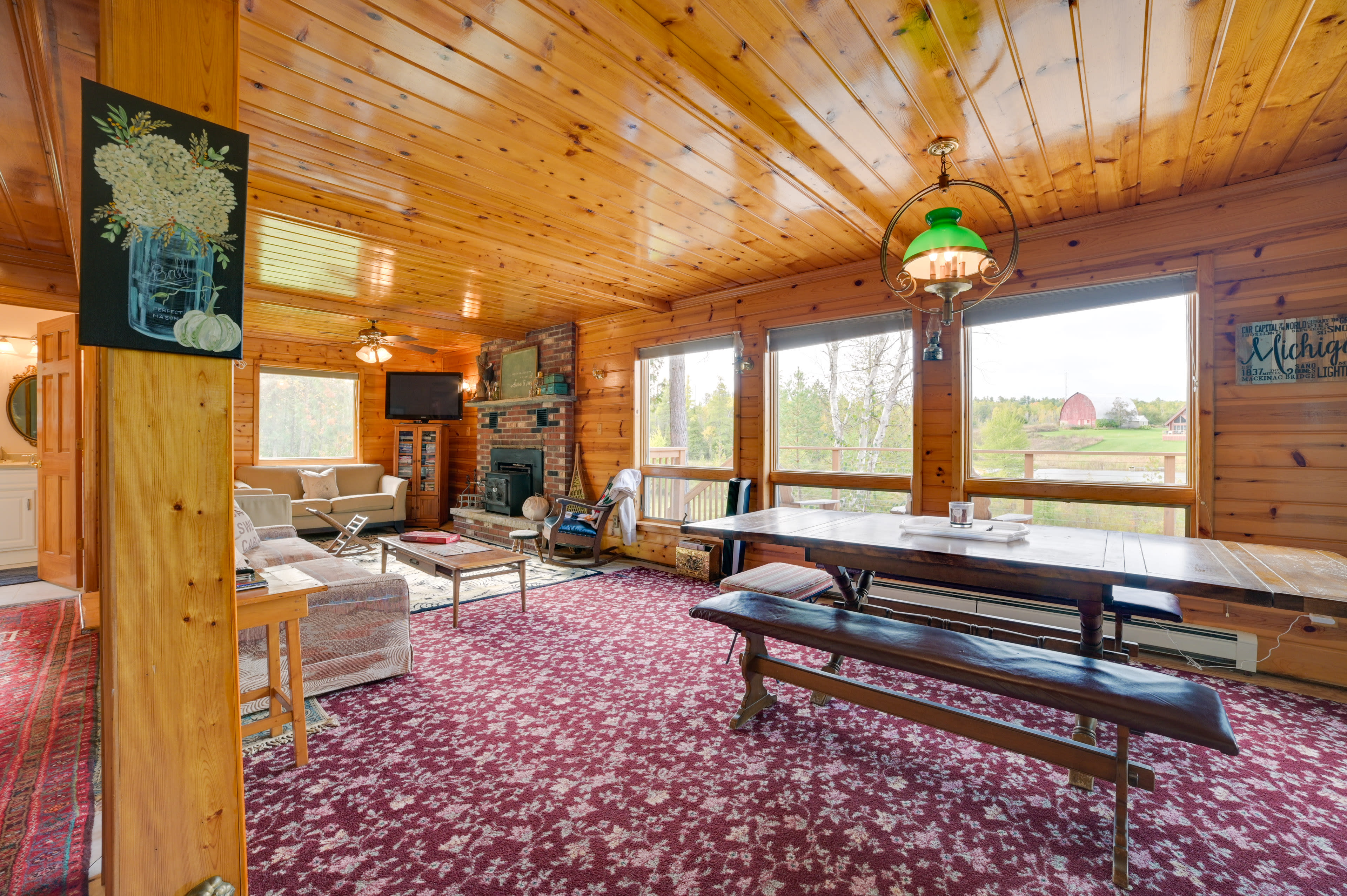 Dining Area | Dishware/Flatware Provided