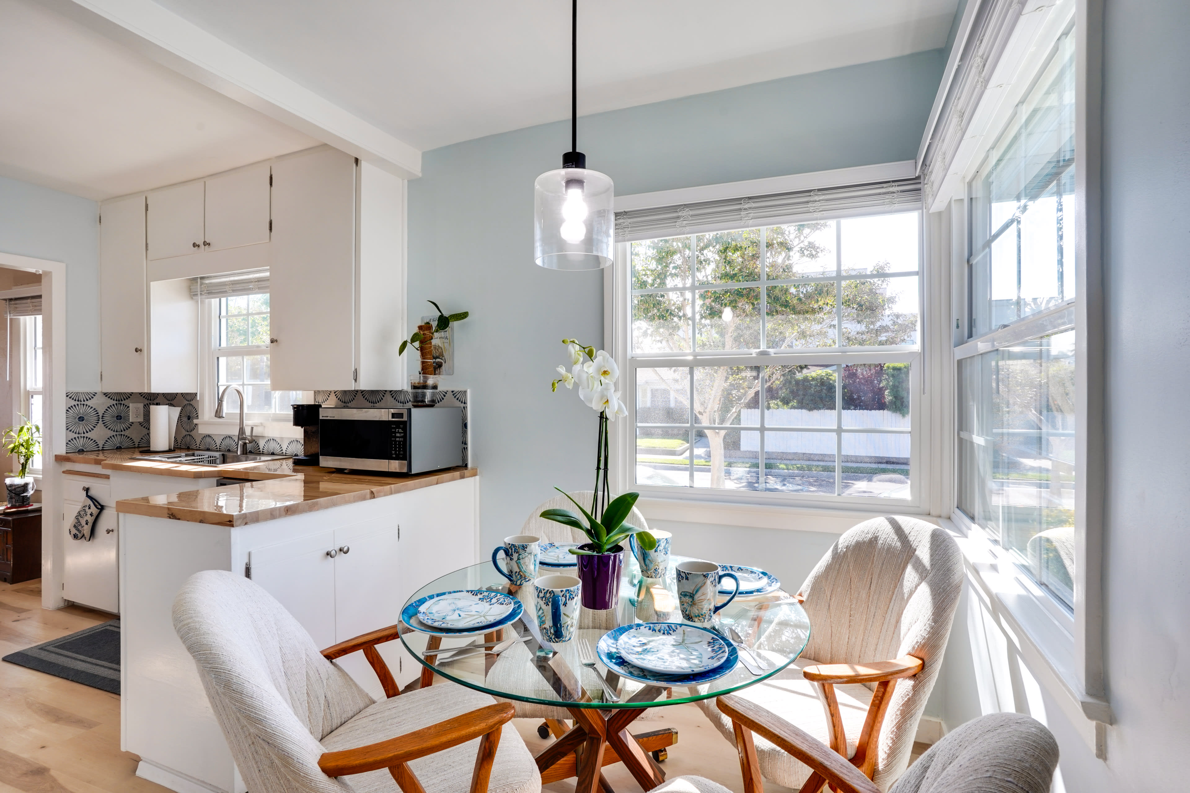 Dining Area | Dishware & Flatware Provided