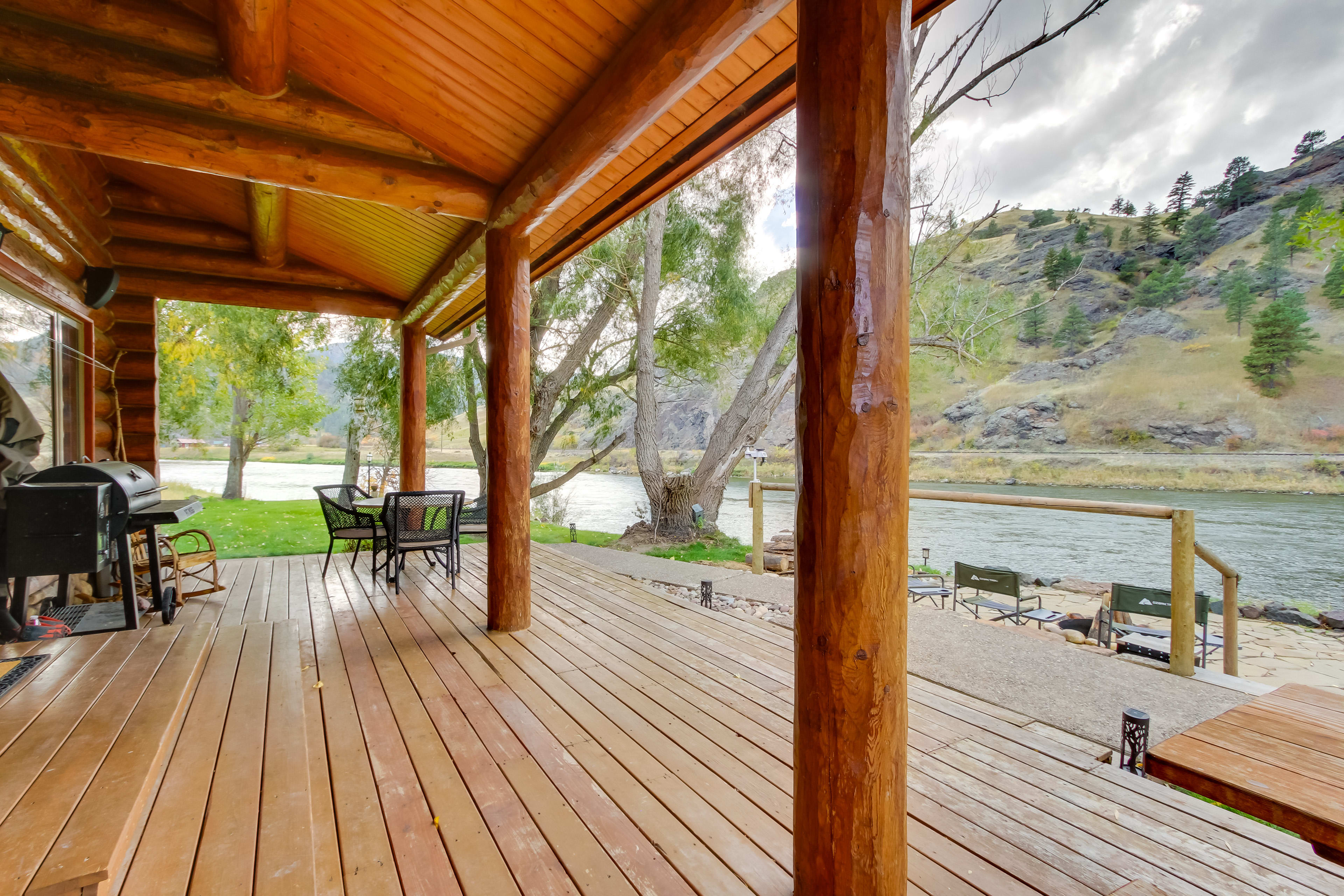 Deck | Gas Grill | Missouri River Access