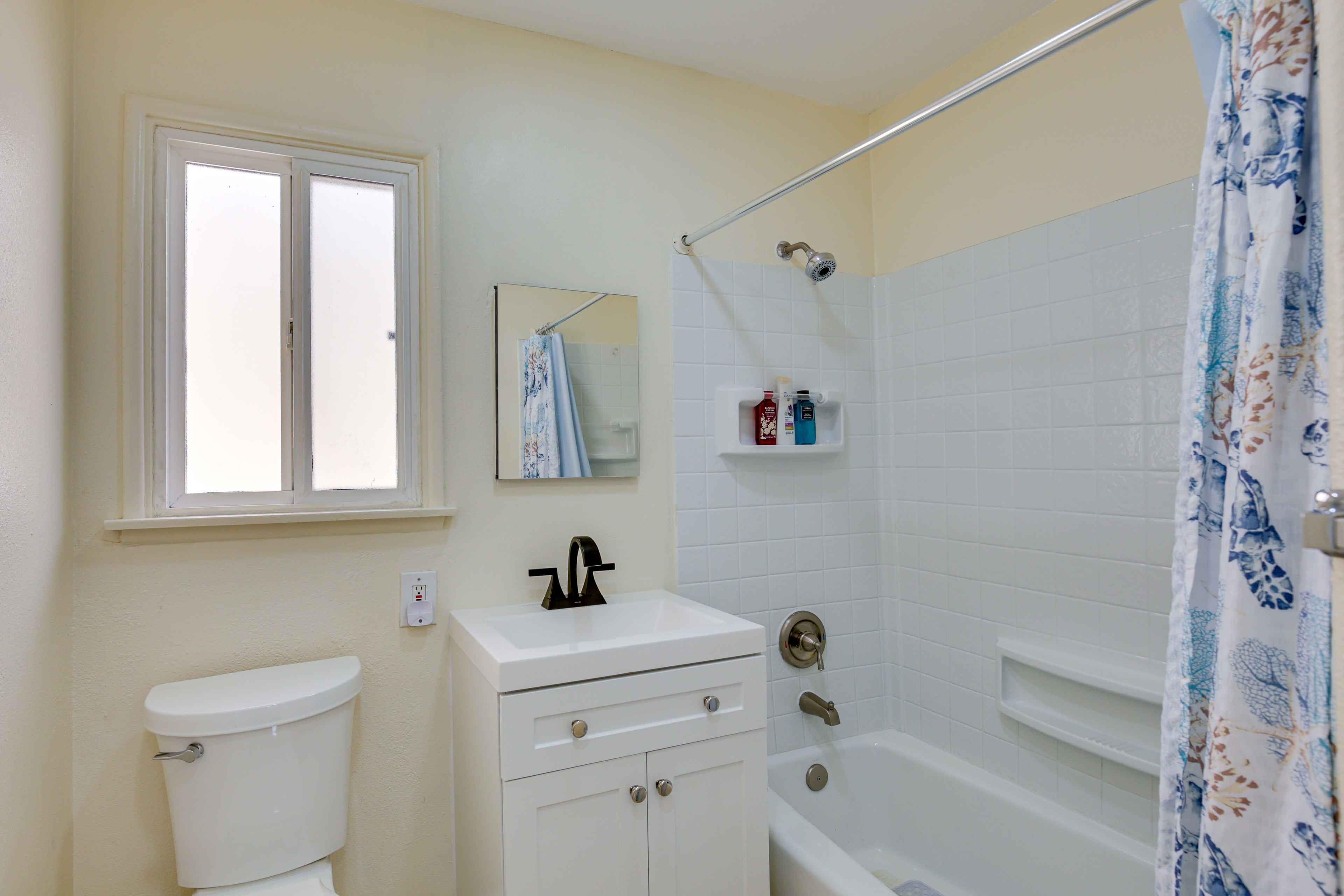 En-Suite Bathroom | Towels Provided | Complimentary Toiletries