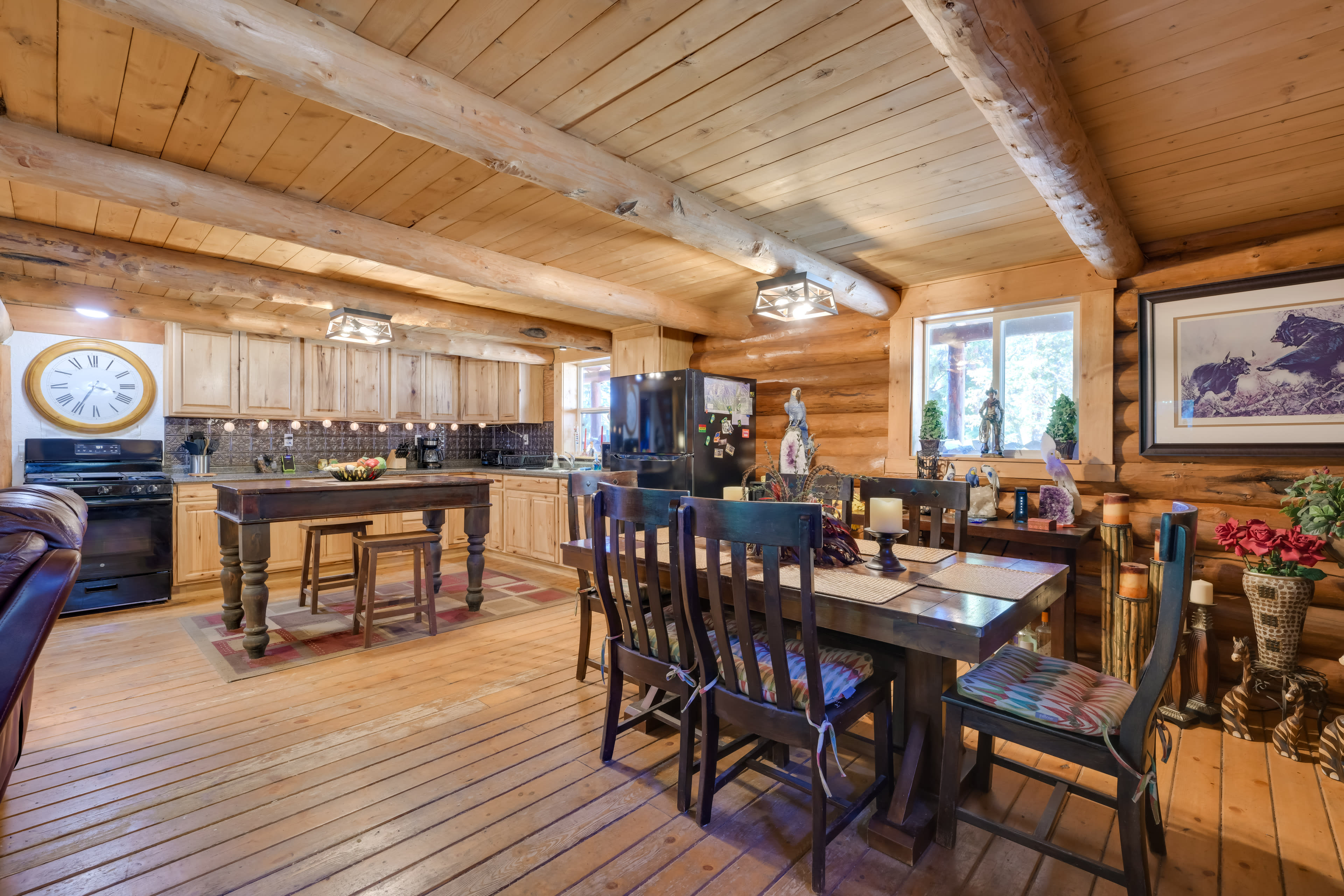 Dining Area | Dishware Provided