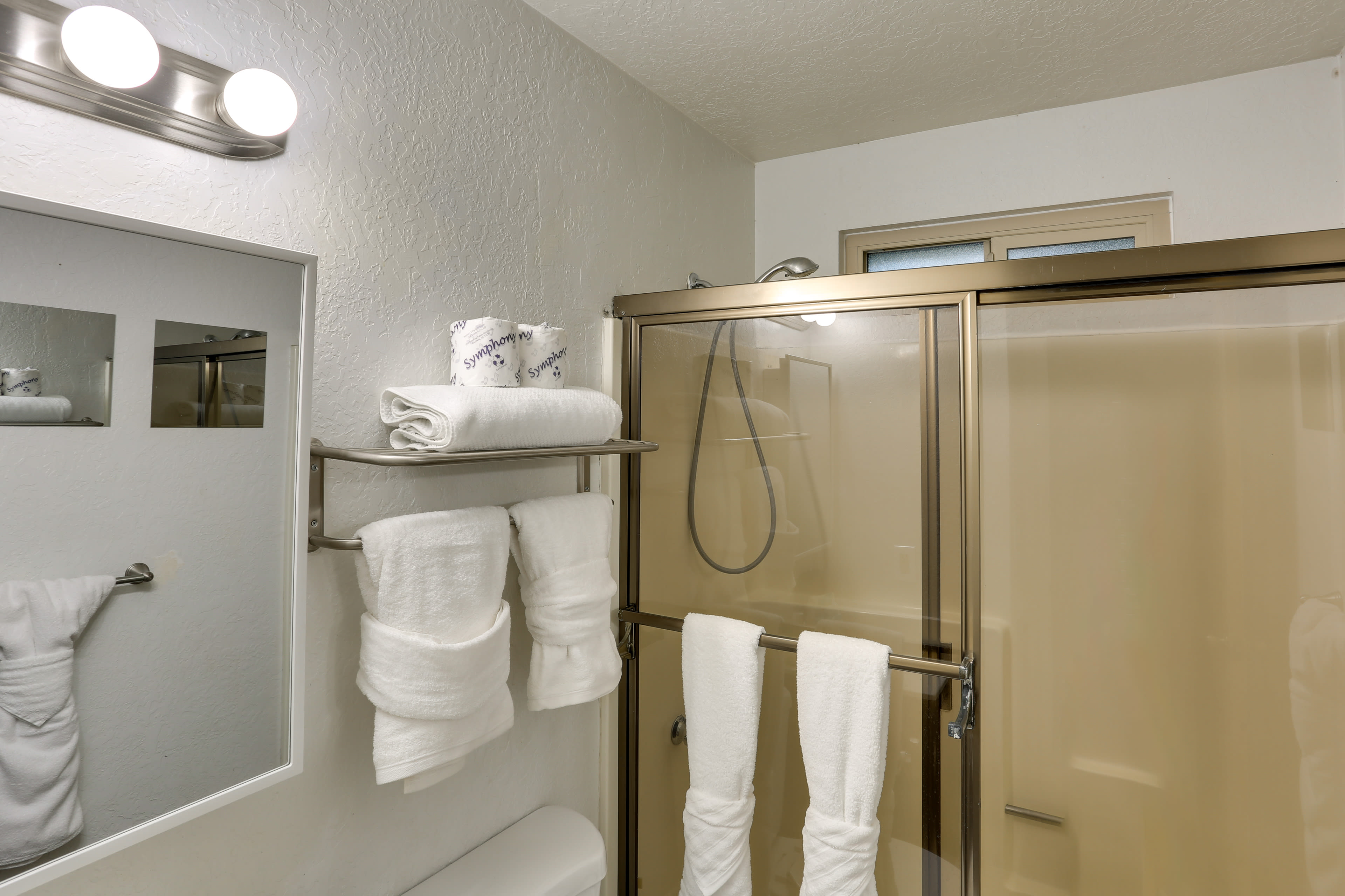 Full Bathroom | 2nd Floor | Shower/Tub Combo | Towels Provided | Hair Dryer
