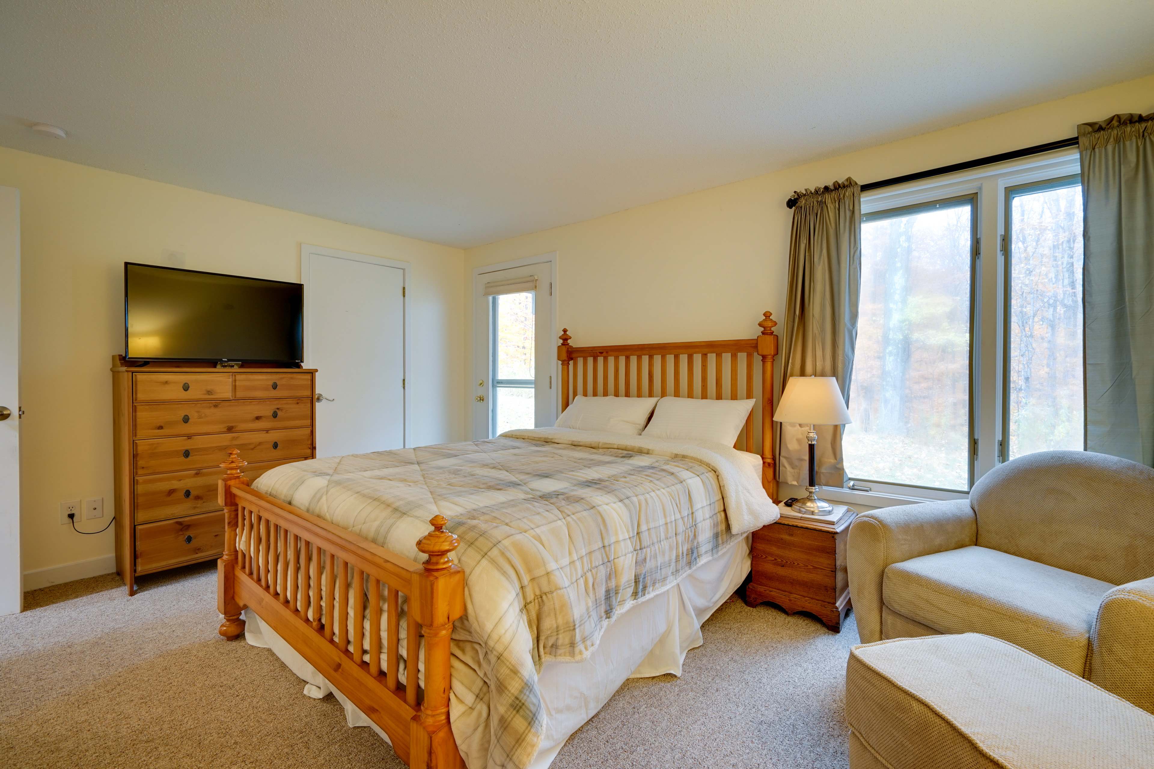 Bedroom 2 | Queen Bed
