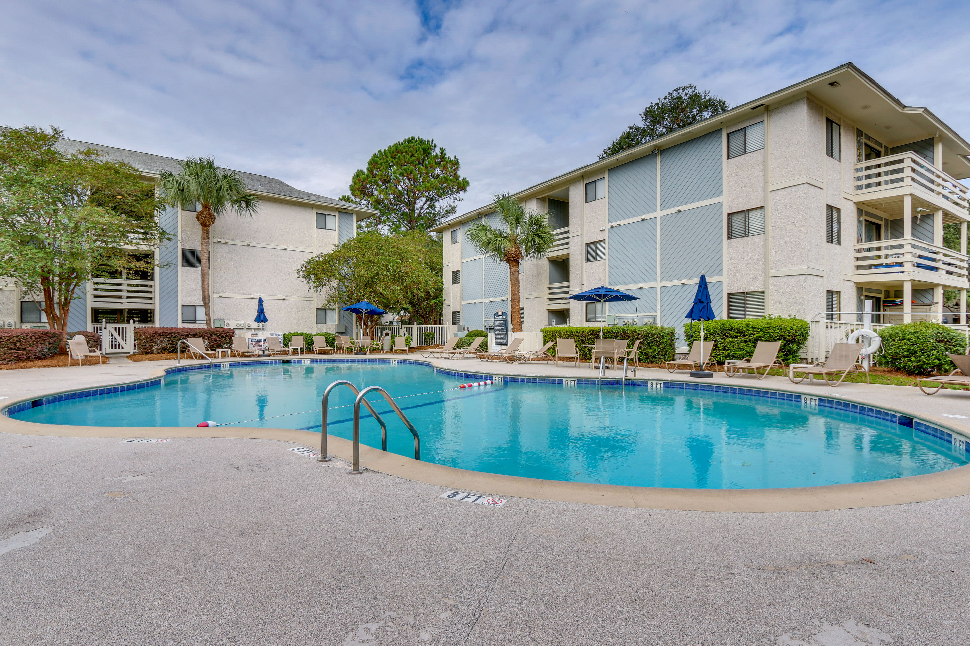 Hilton Head Island Vacation Rental | 2BR | 2BA | 757 Sq Ft | 4 Steps for Entry