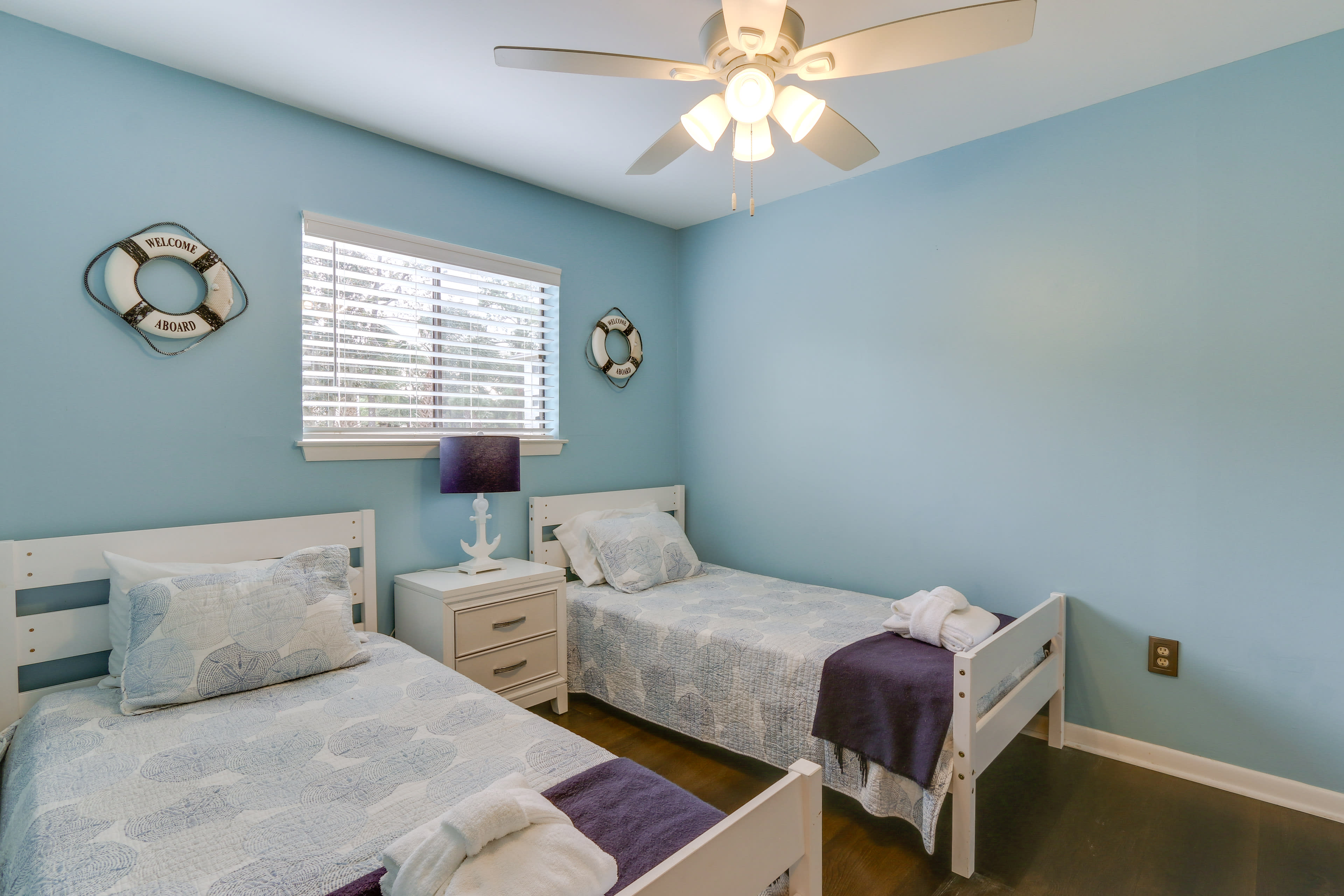 Bedroom 2 | 2 Twin Beds | Pack 'n Play | Smart TV