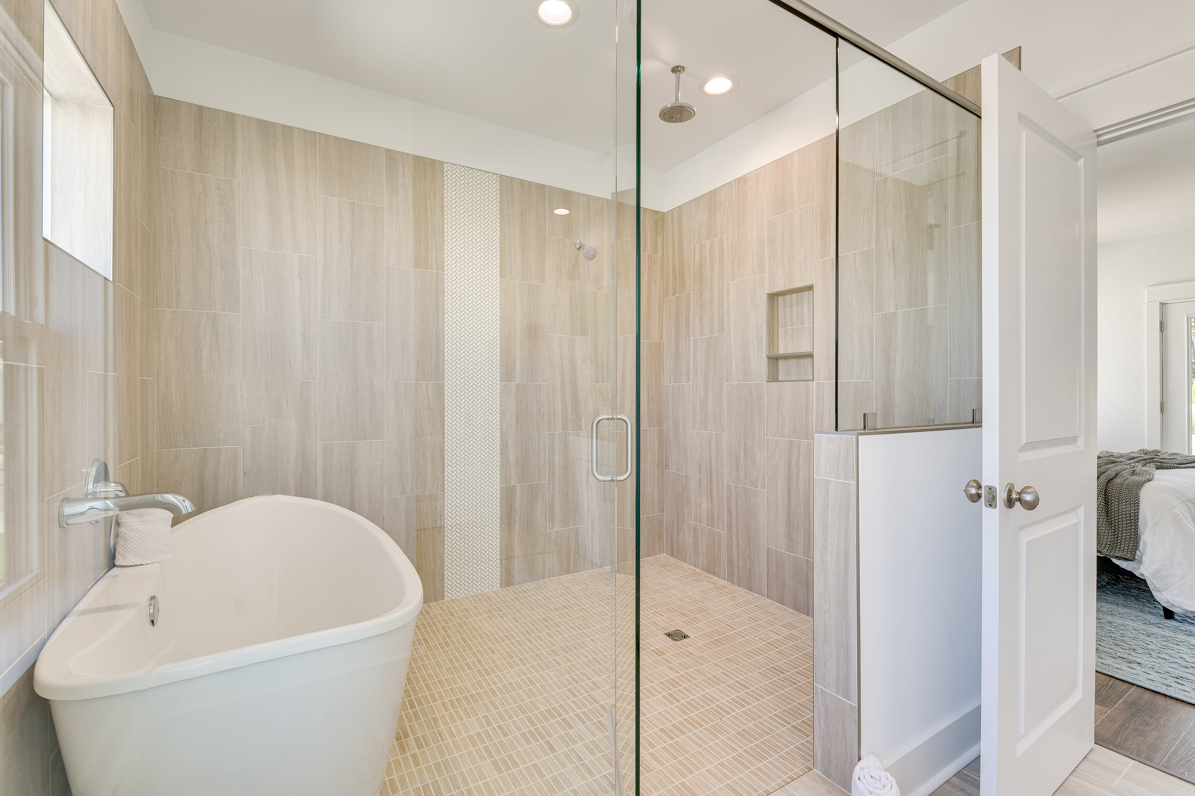 Full Bathroom | 2nd Floor | Walk-In Shower | Soaking Tub | Hair Dryer