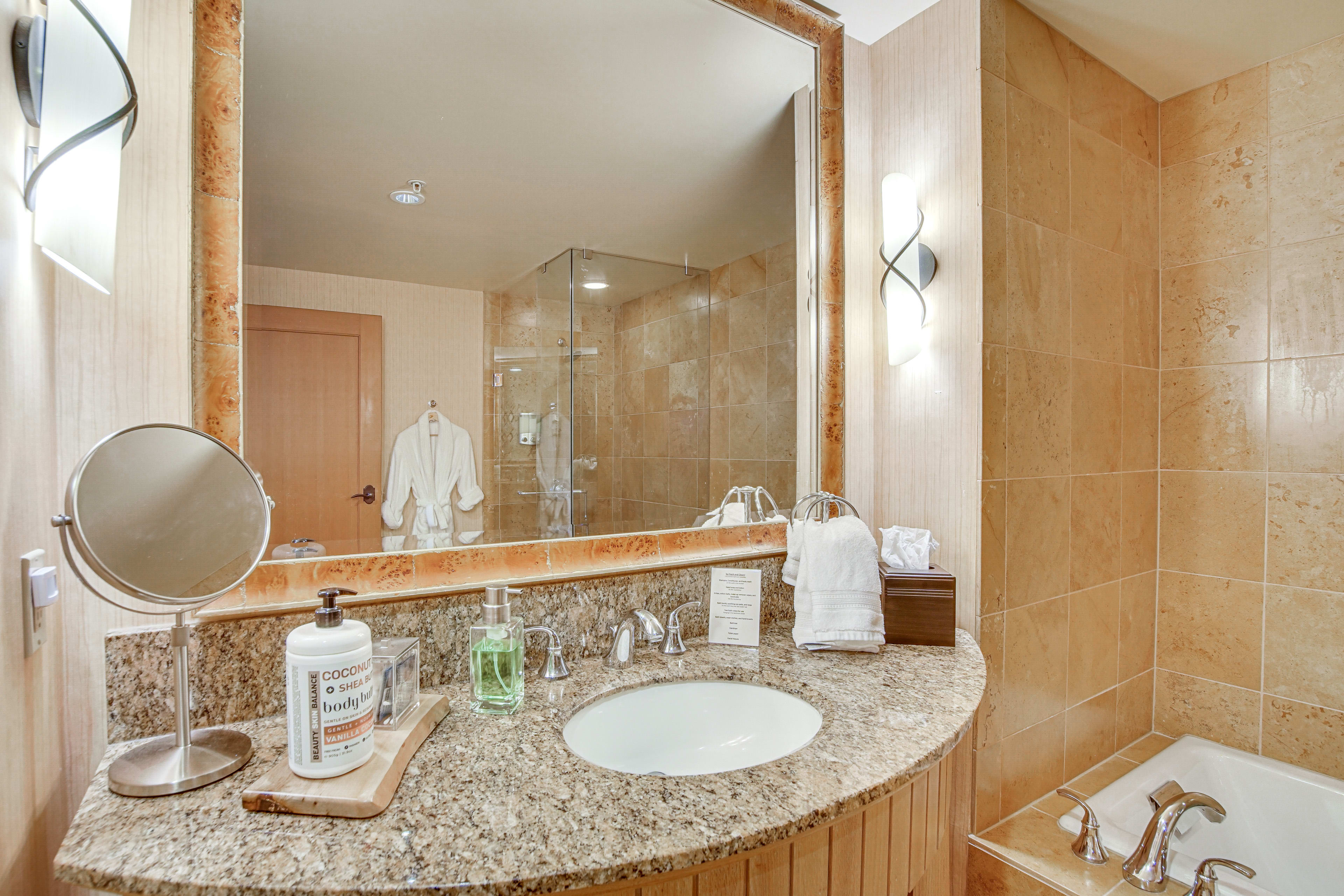 Full Bathroom | Complimentary Toiletries | Towels Provided