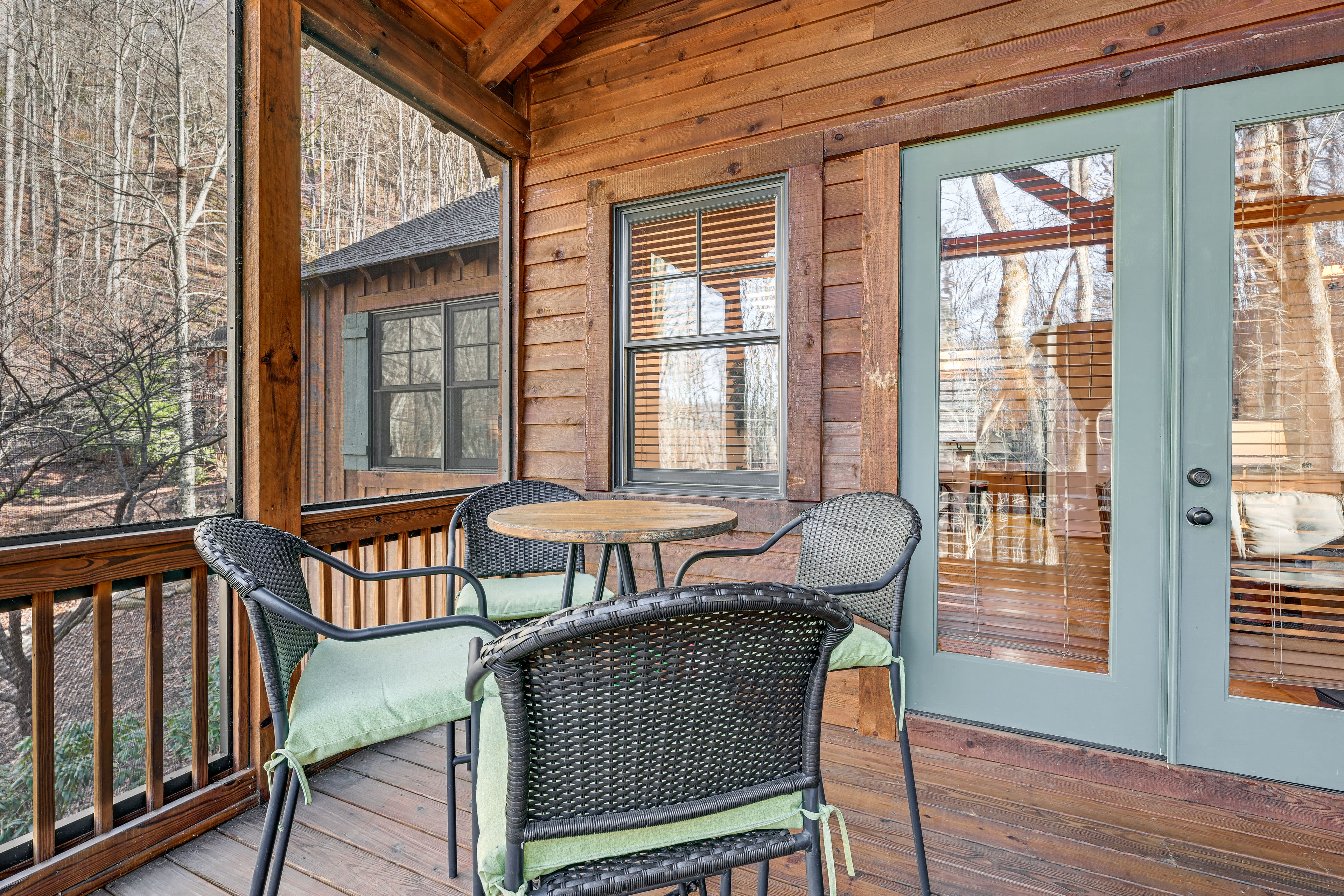 Screened-In Porch | Gas Fireplace | TV