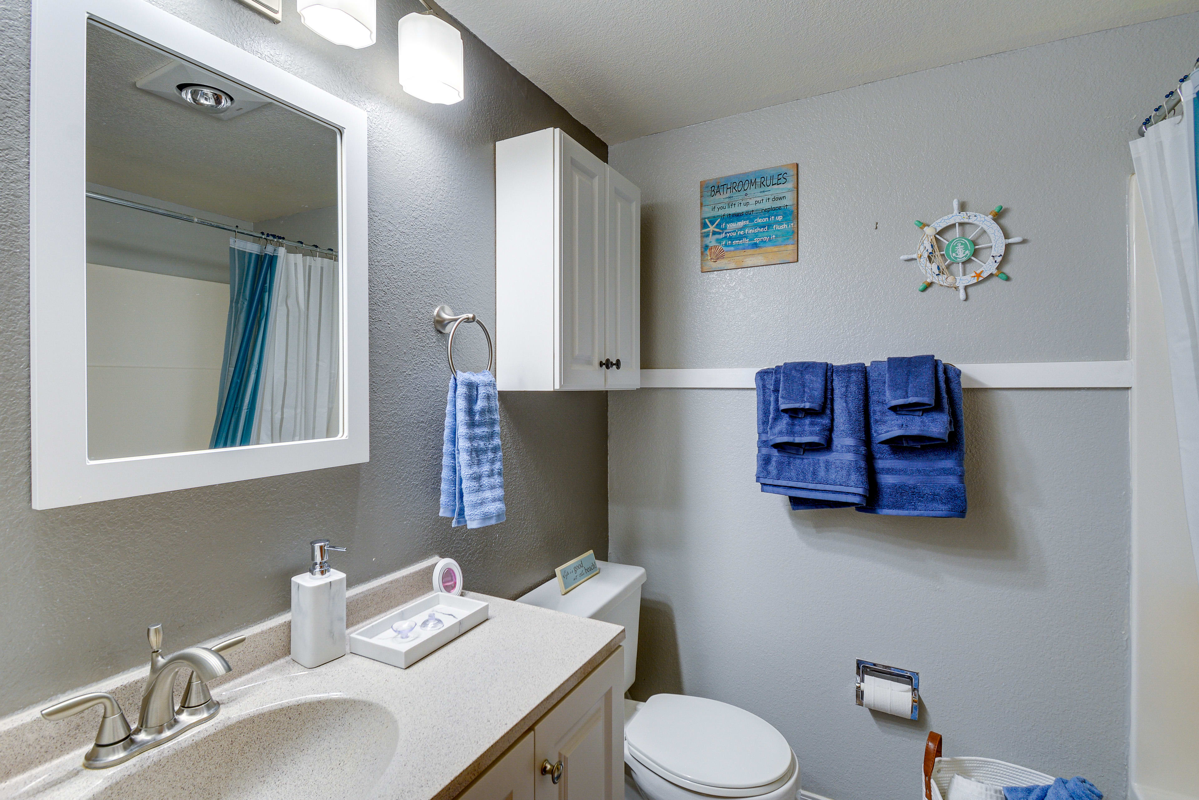 Full Bathroom | Complimentary Toiletries