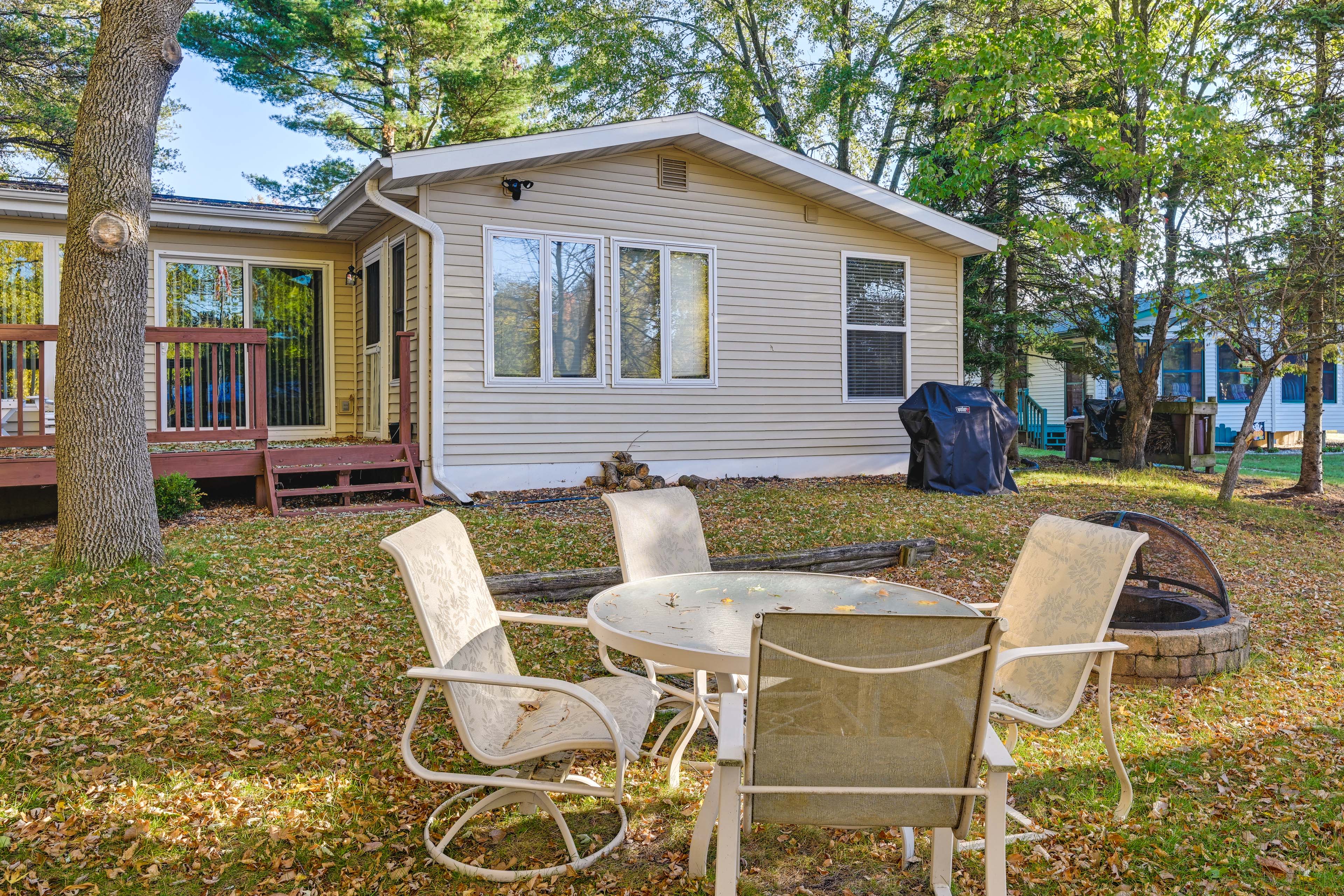 Backyard | Seating & Dining | Gas Grill | Fire Pit