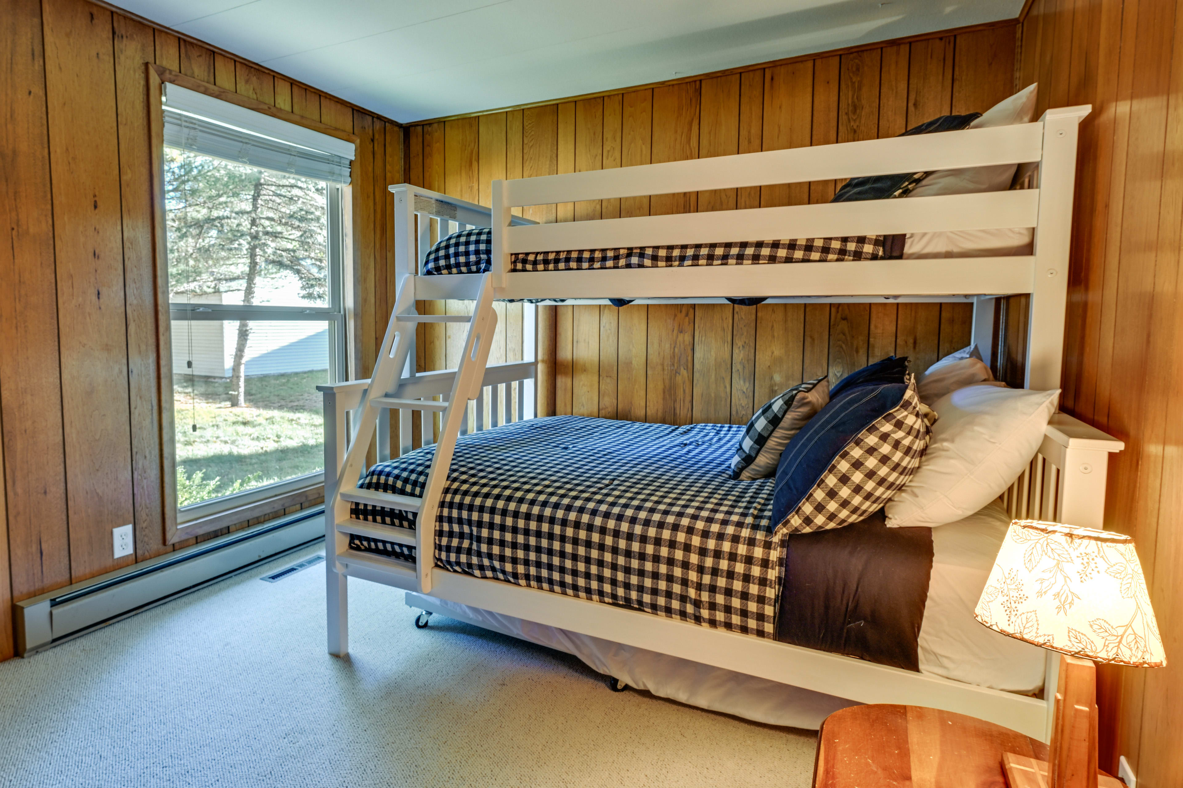 Bedroom 3 | Twin/Full Bunk Bed w/ Twin Trundle Bed