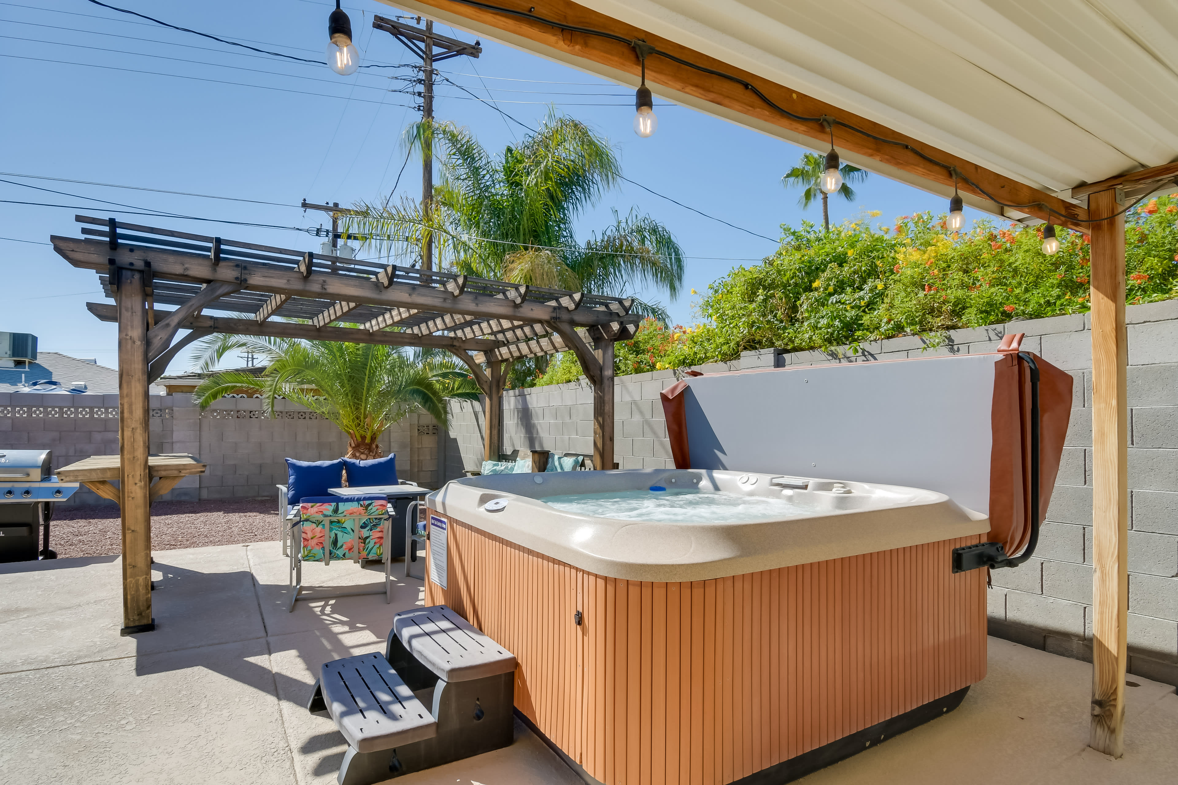 Private Hot Tub | Gas Fire Pit | Gas Grill | Outdoor Dining Area