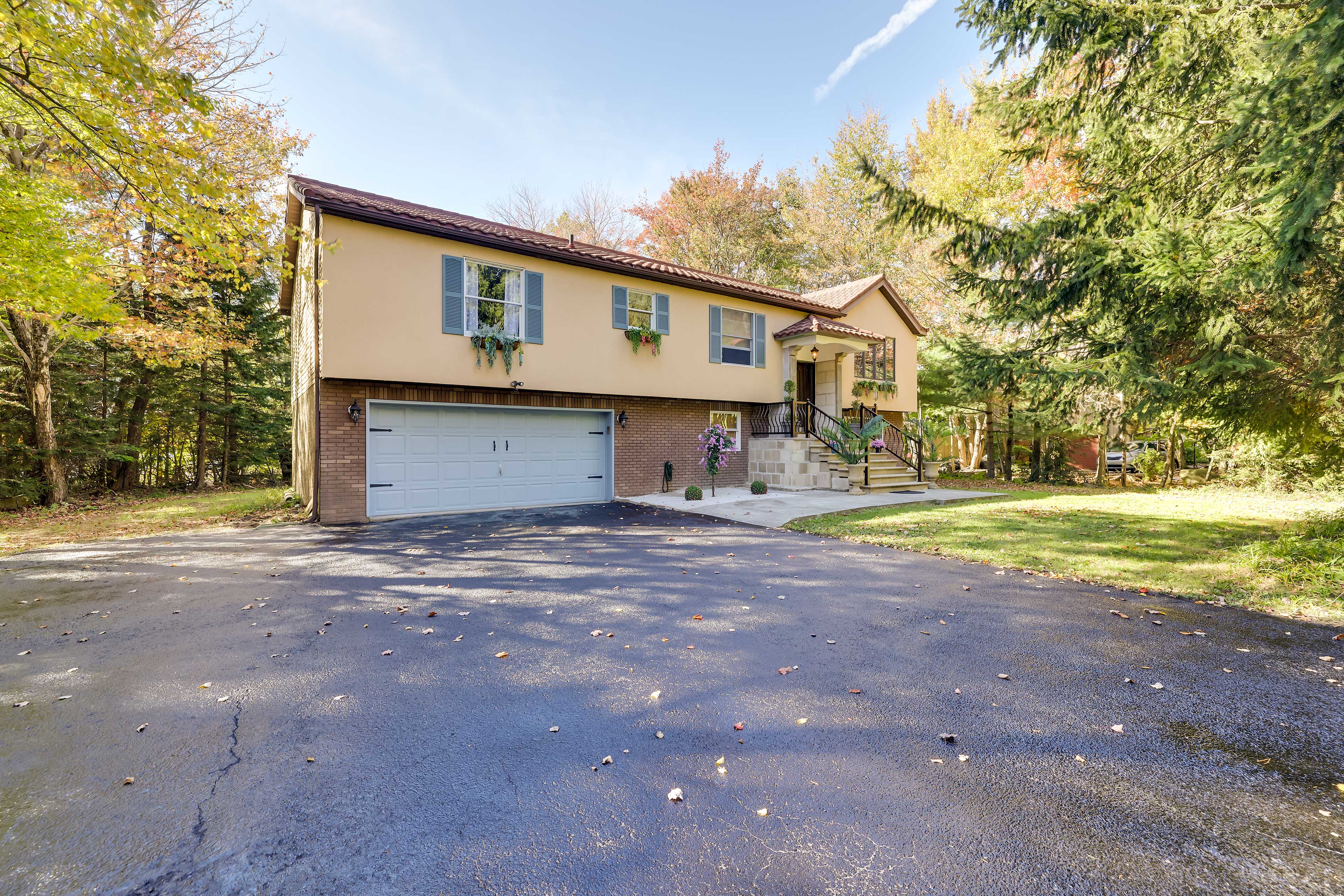 Parking | Driveway (4 Vehicles)