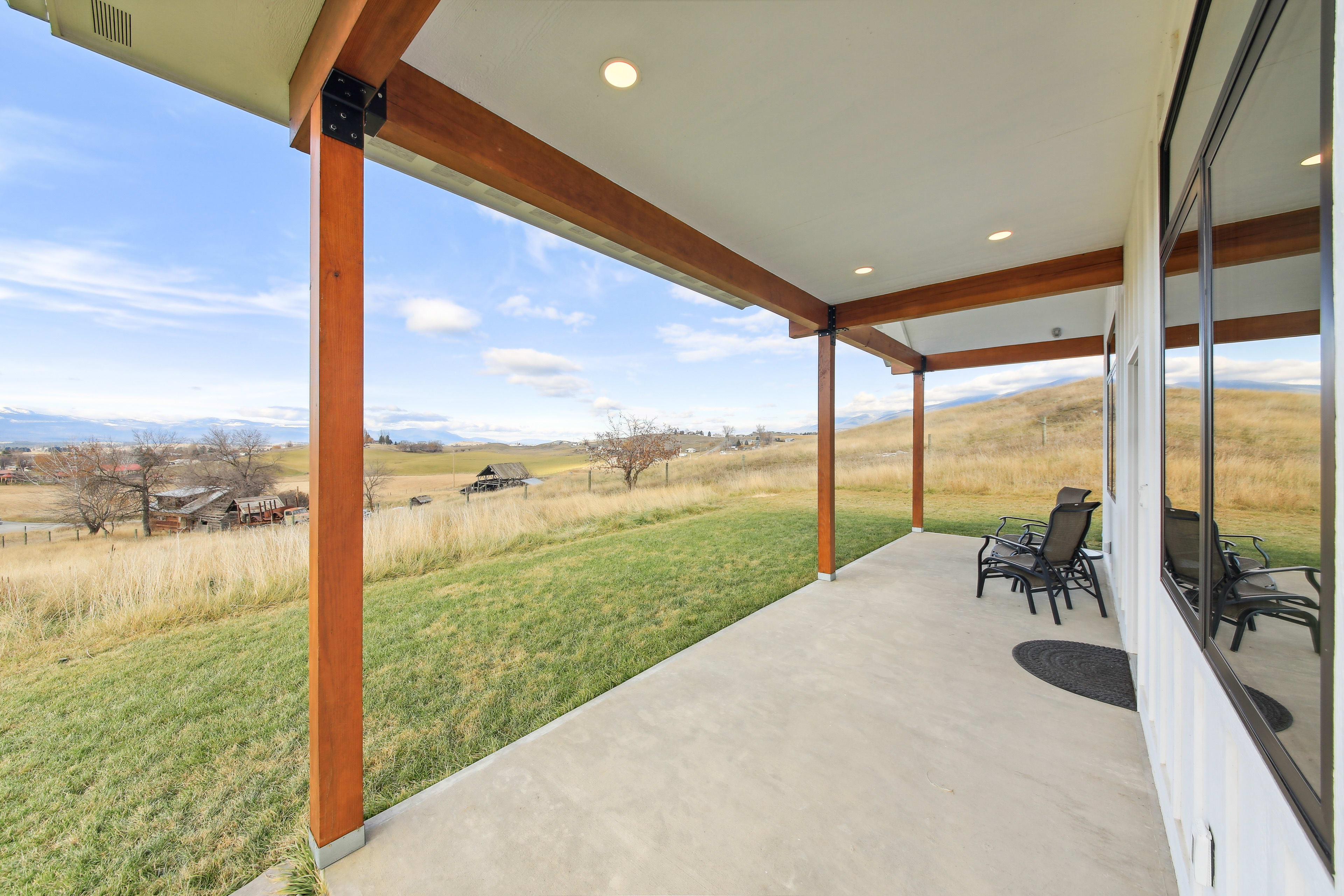 Covered Porch | Mountain Views