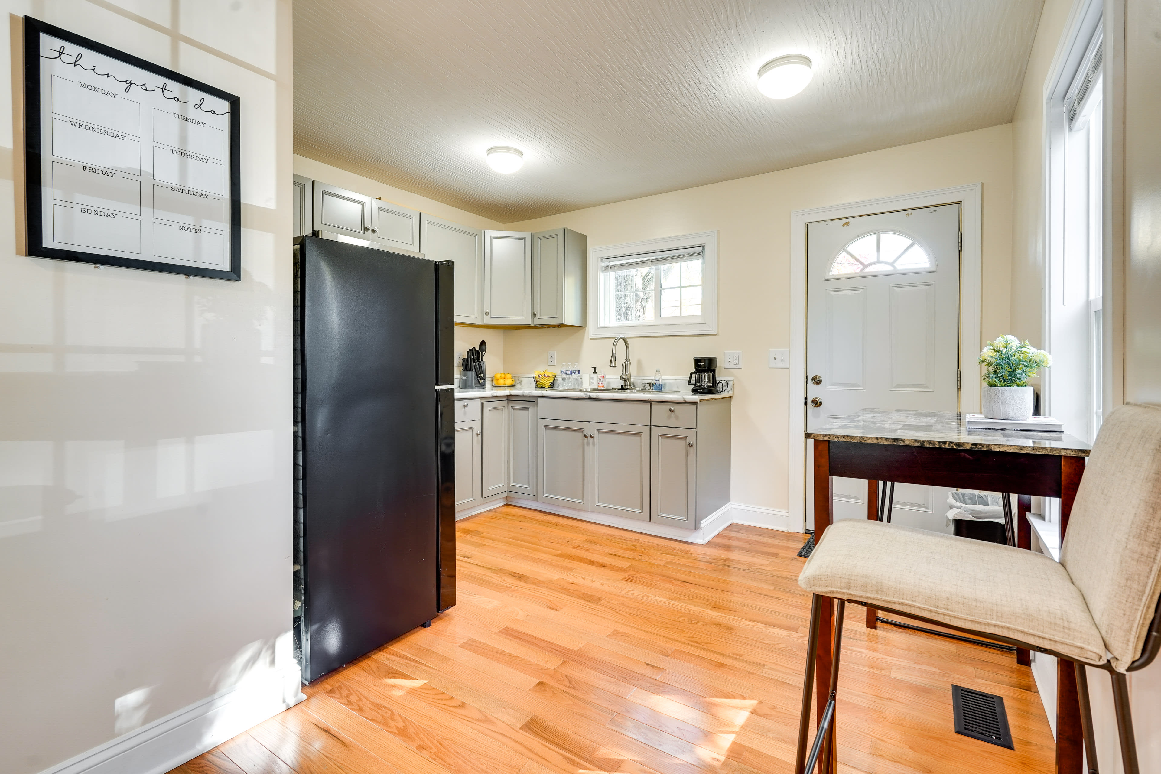 Dining Area | Dishware/Flatware Provided