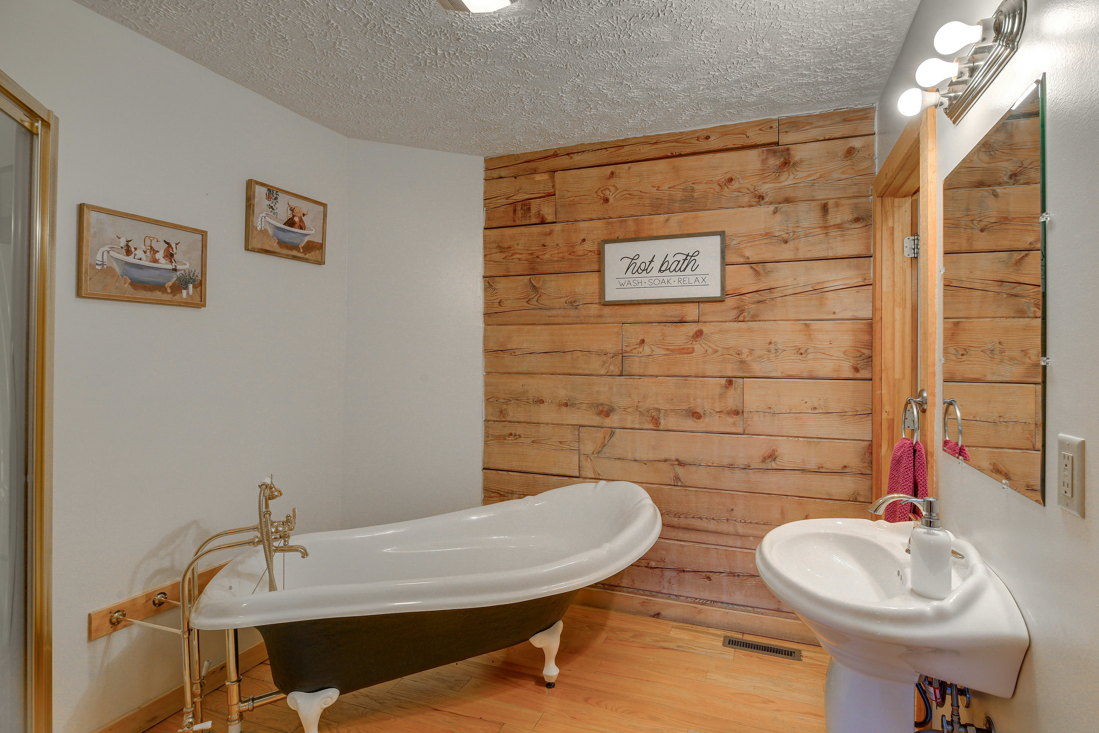 En-Suite Bathroom | Towels Provided | Complimentary Toiletries