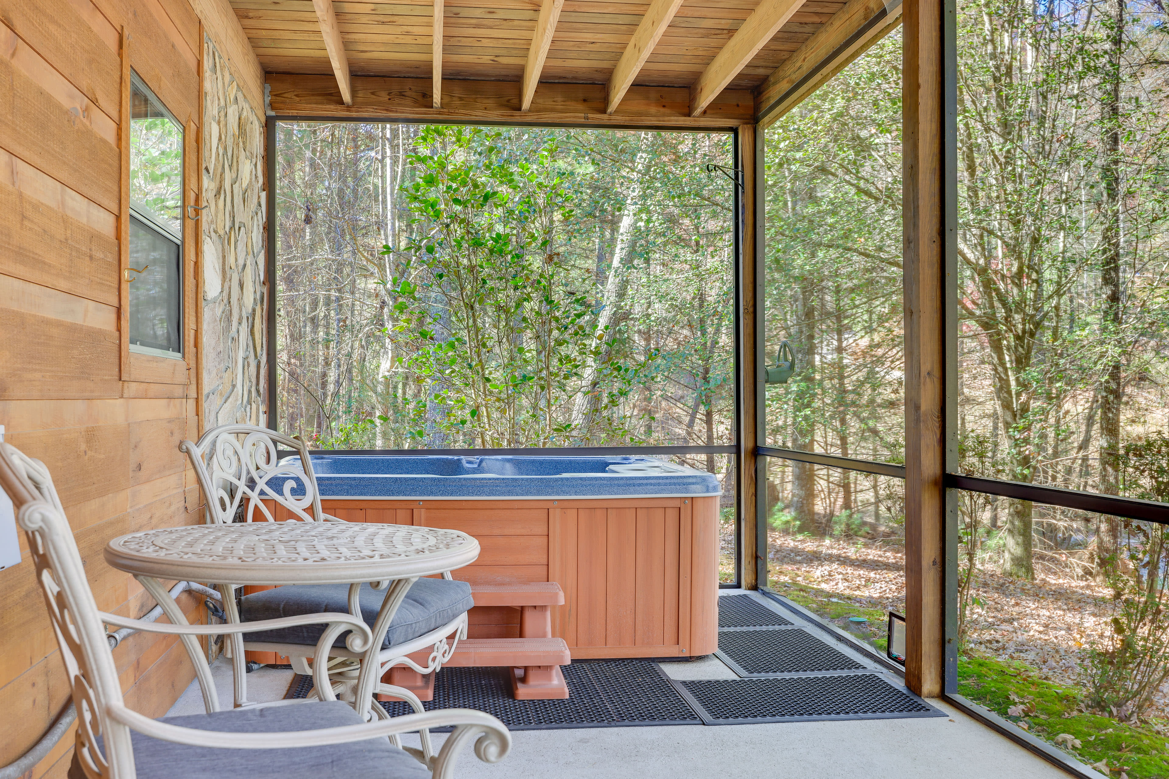 1st-Story Screened Porch | Gas Grill | Hot Tub