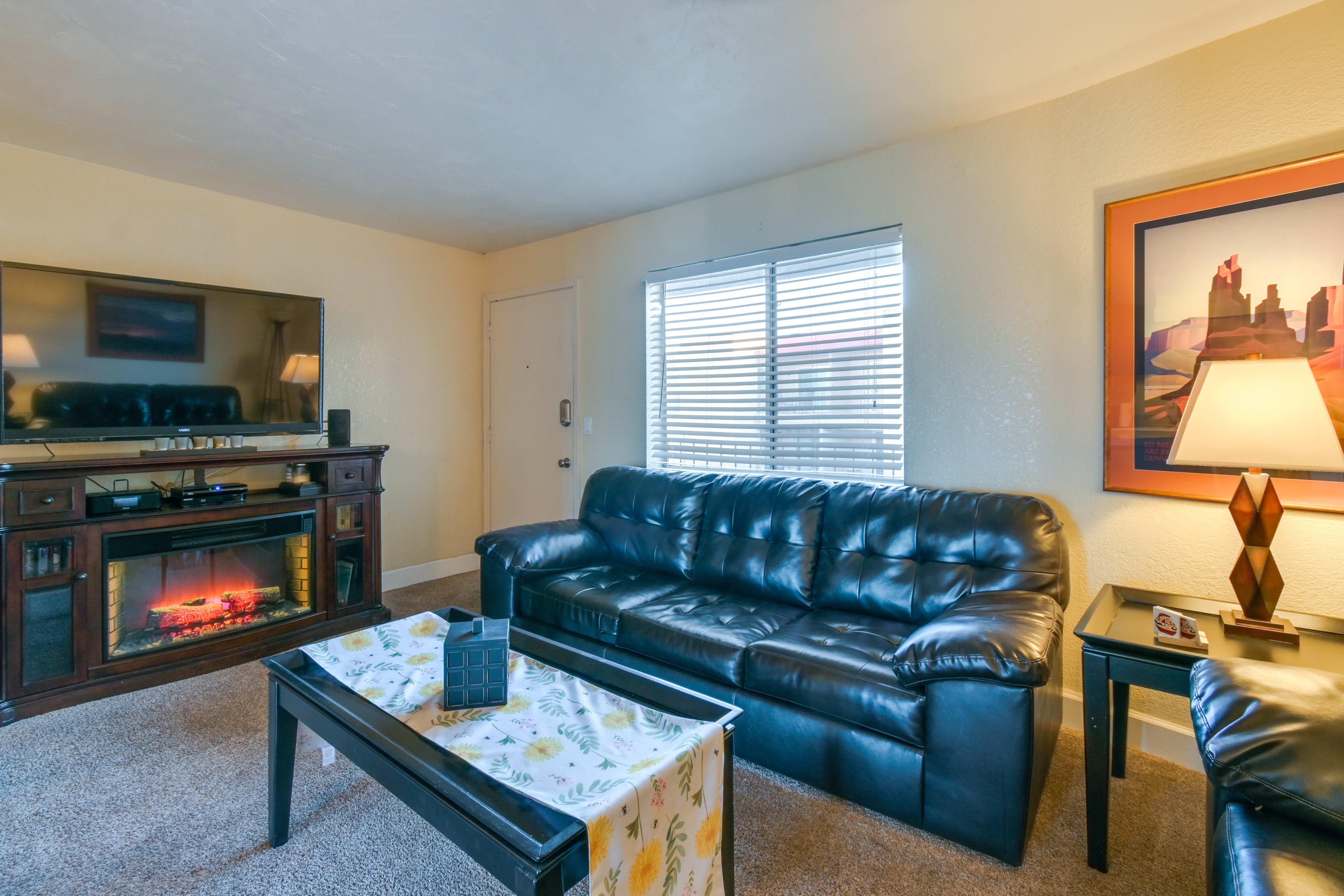 Living Room | Flat-Screen Cable TV | Central A/C | Electric Fireplace