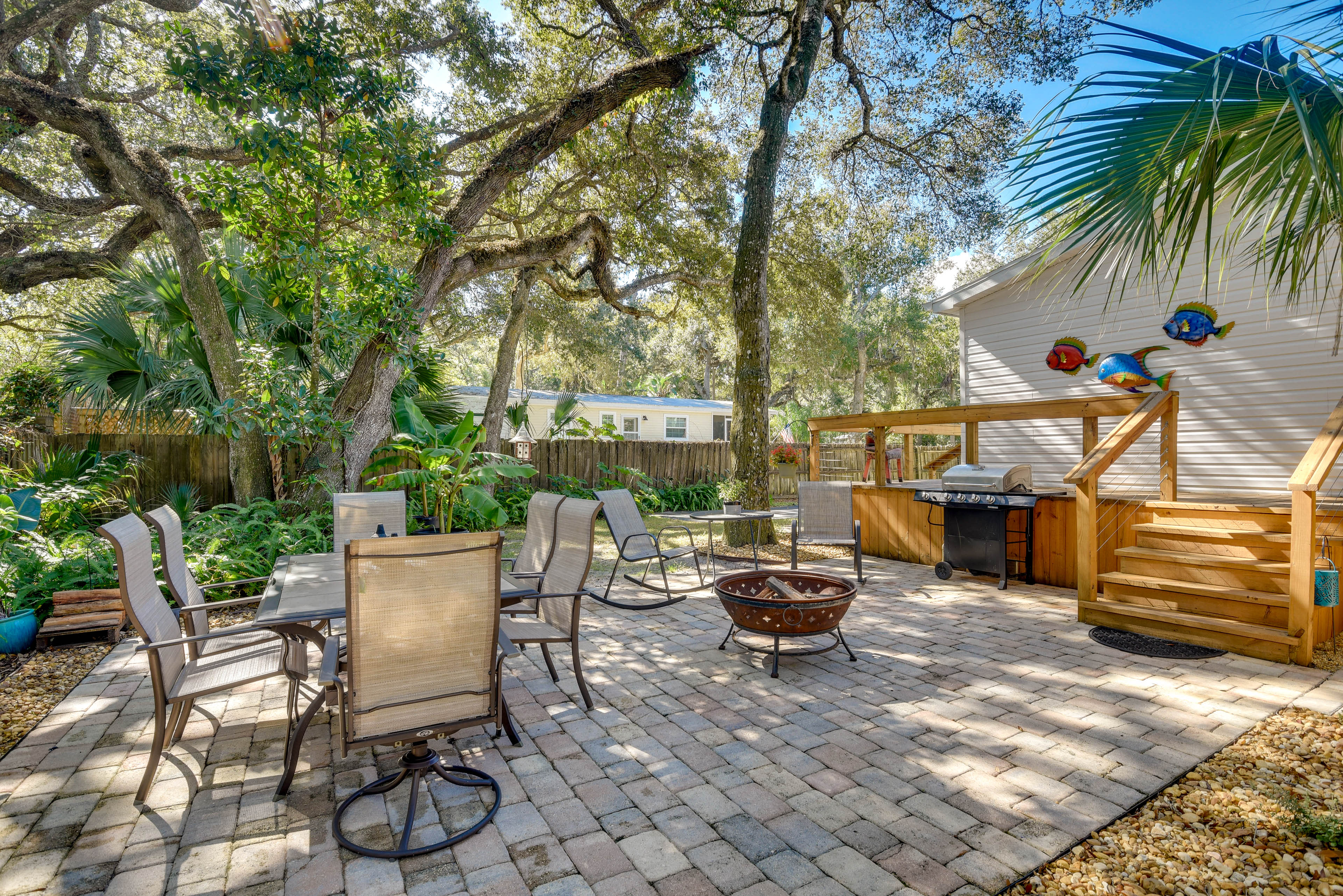 Outdoor Dining Area | Patio | Gas Grill