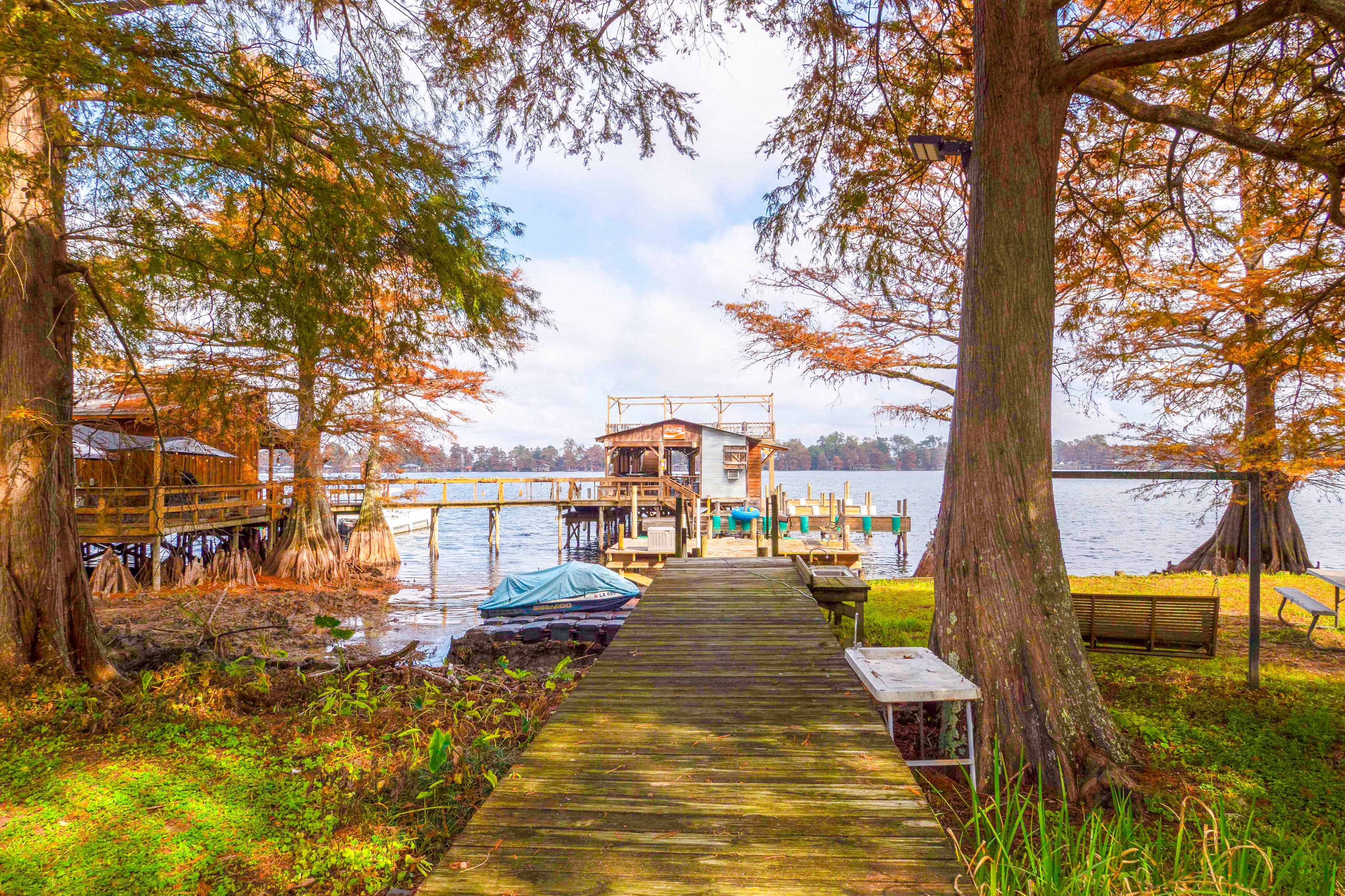 Netterville Landing Amenities | General Store | Shared Pier & Outdoor Dining