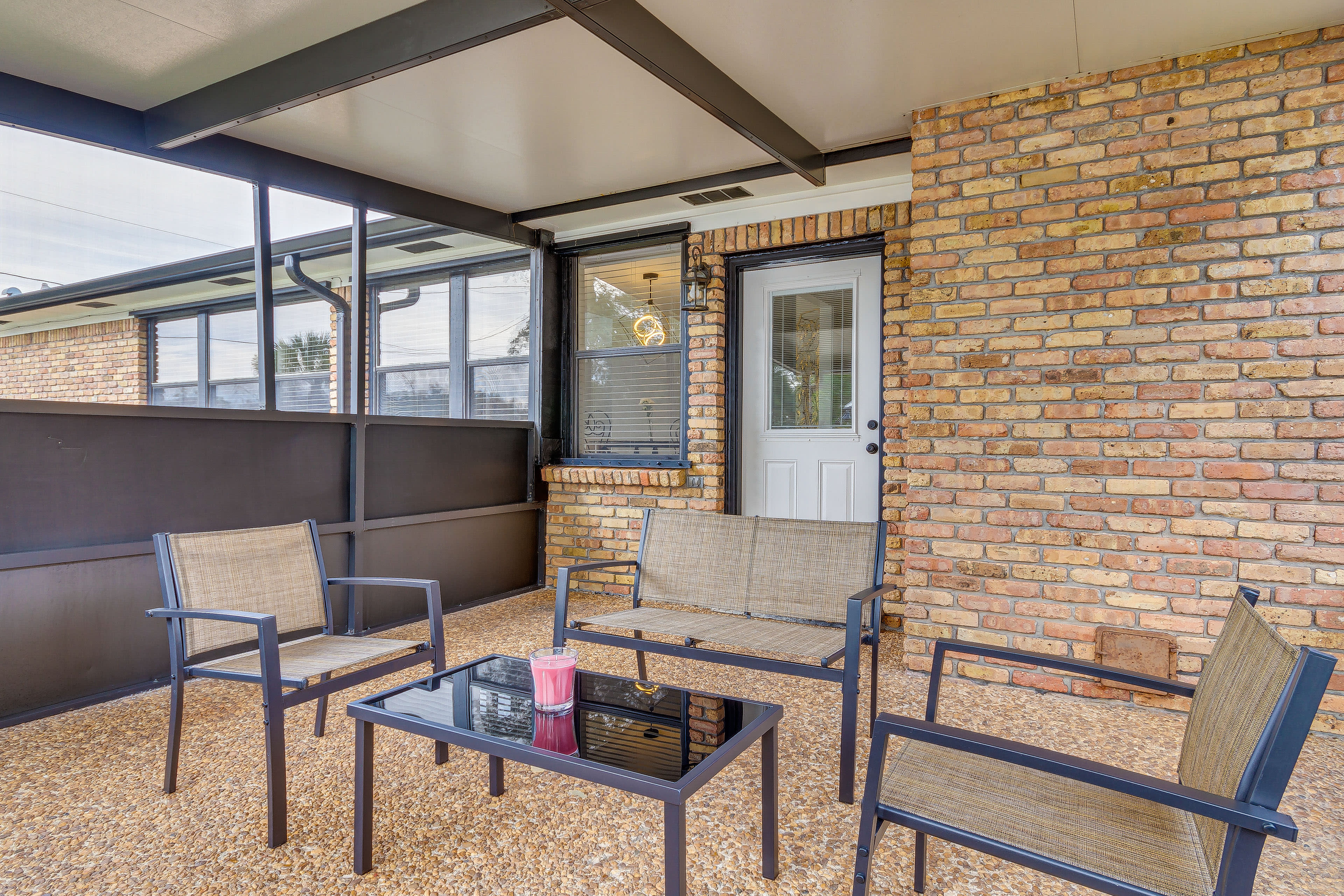 Screened Porch w/ Seating