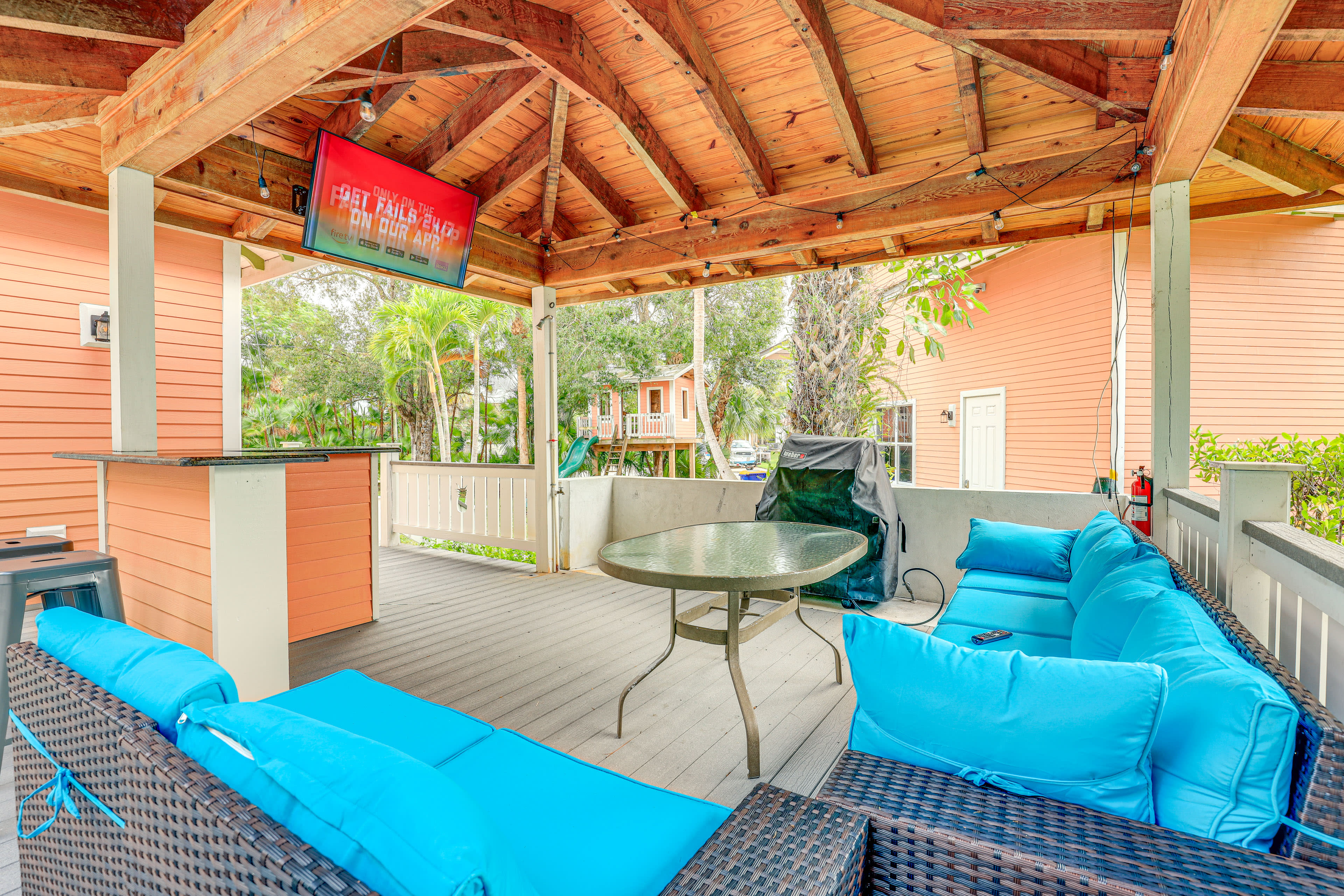 Gazebo | Dry Bar | Smart TV | Grill