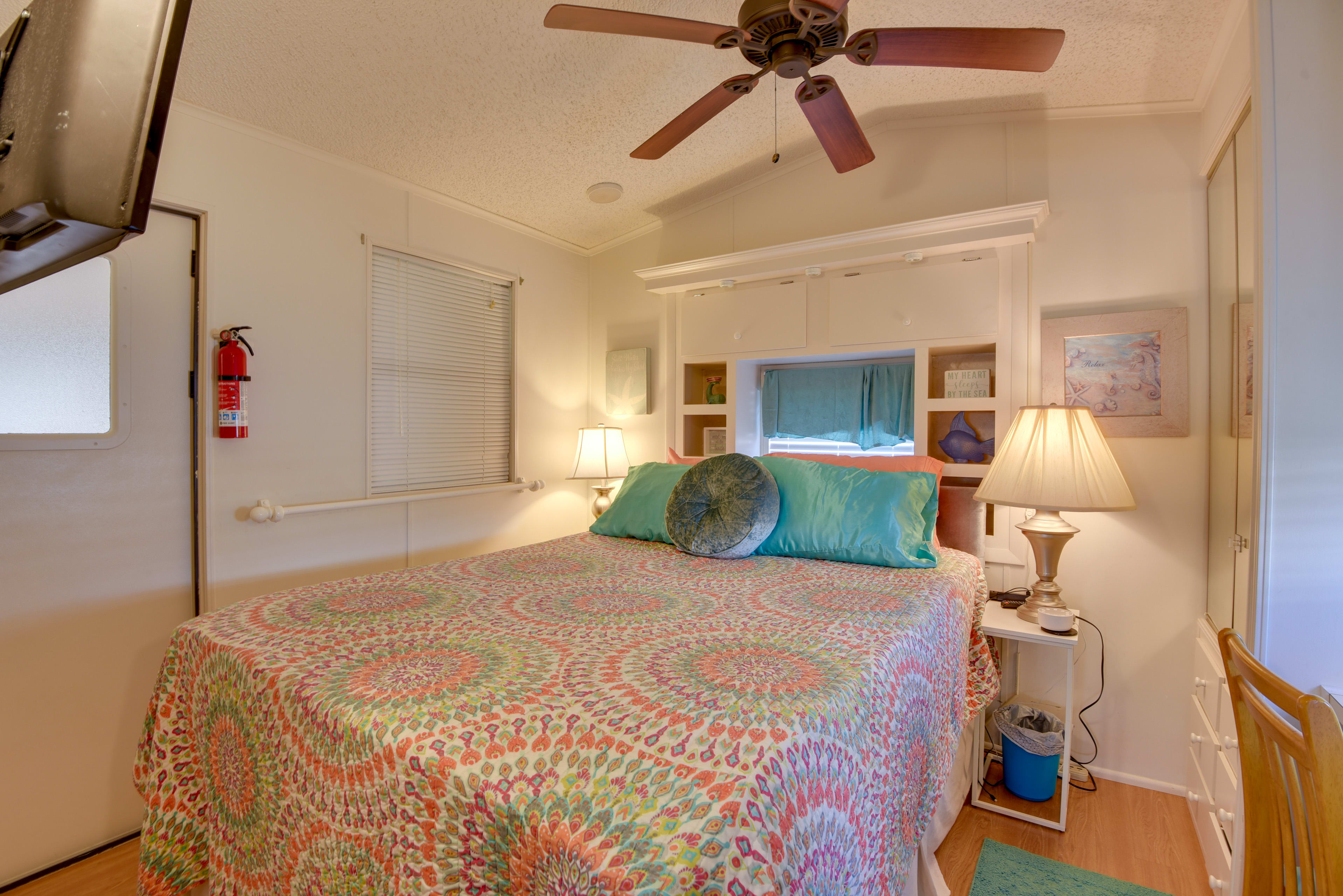 Bedroom | Queen Bed | Linens & Towels | Smart TV | Desk