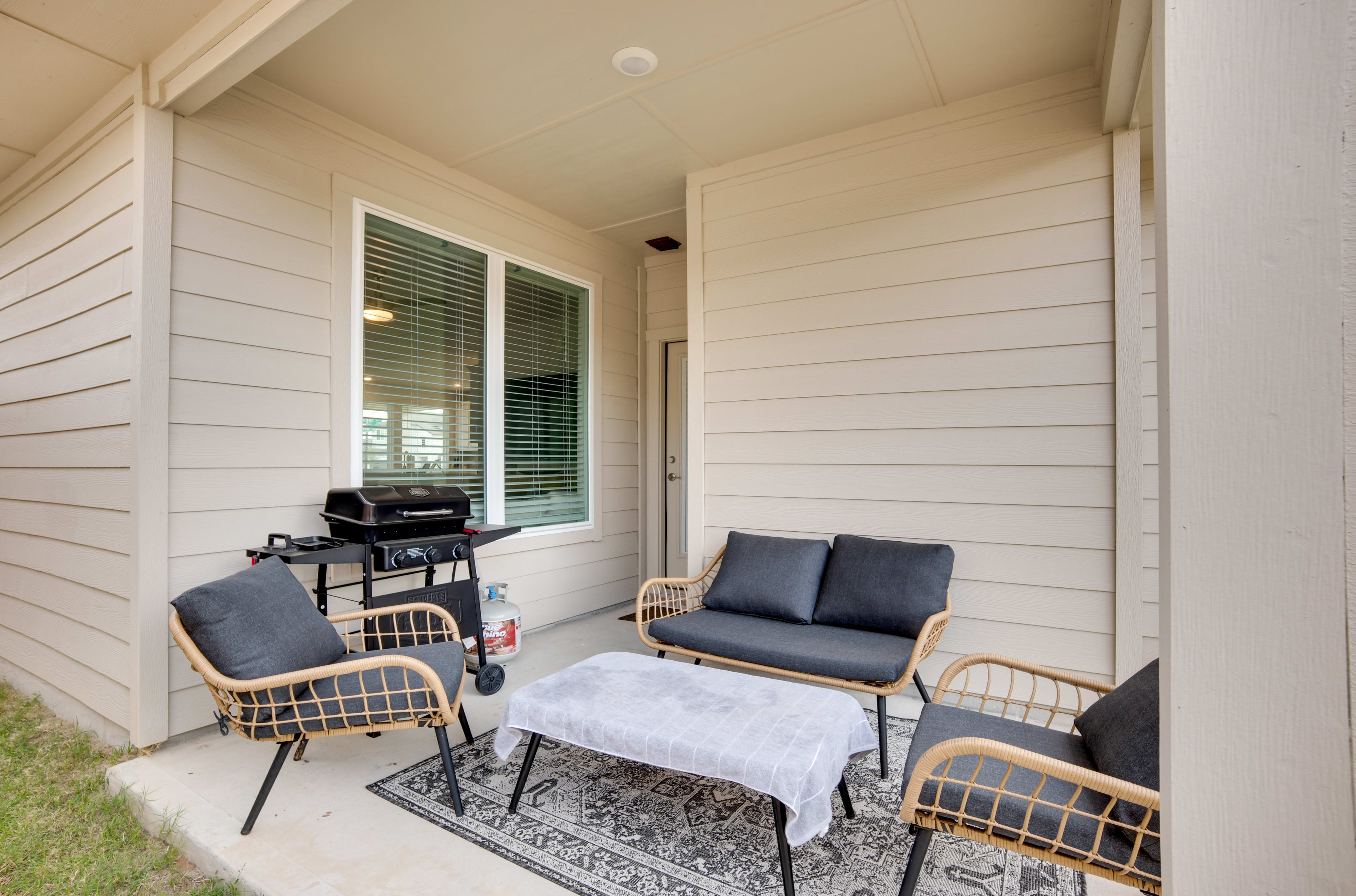 Furnished Patio | Gas Grill