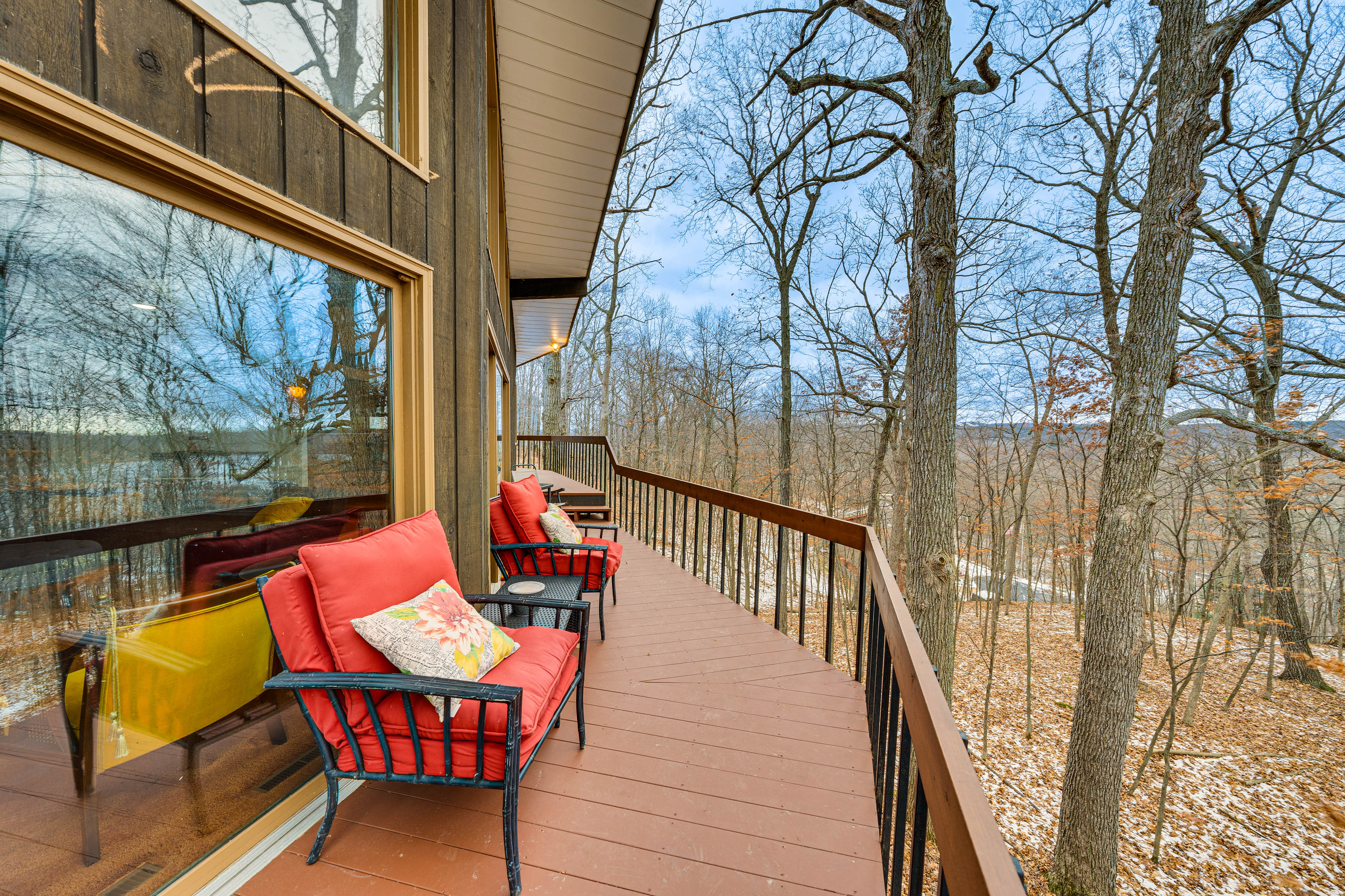 Deck | Views | Outdoor Seating | Pet Friendly w/ Fee