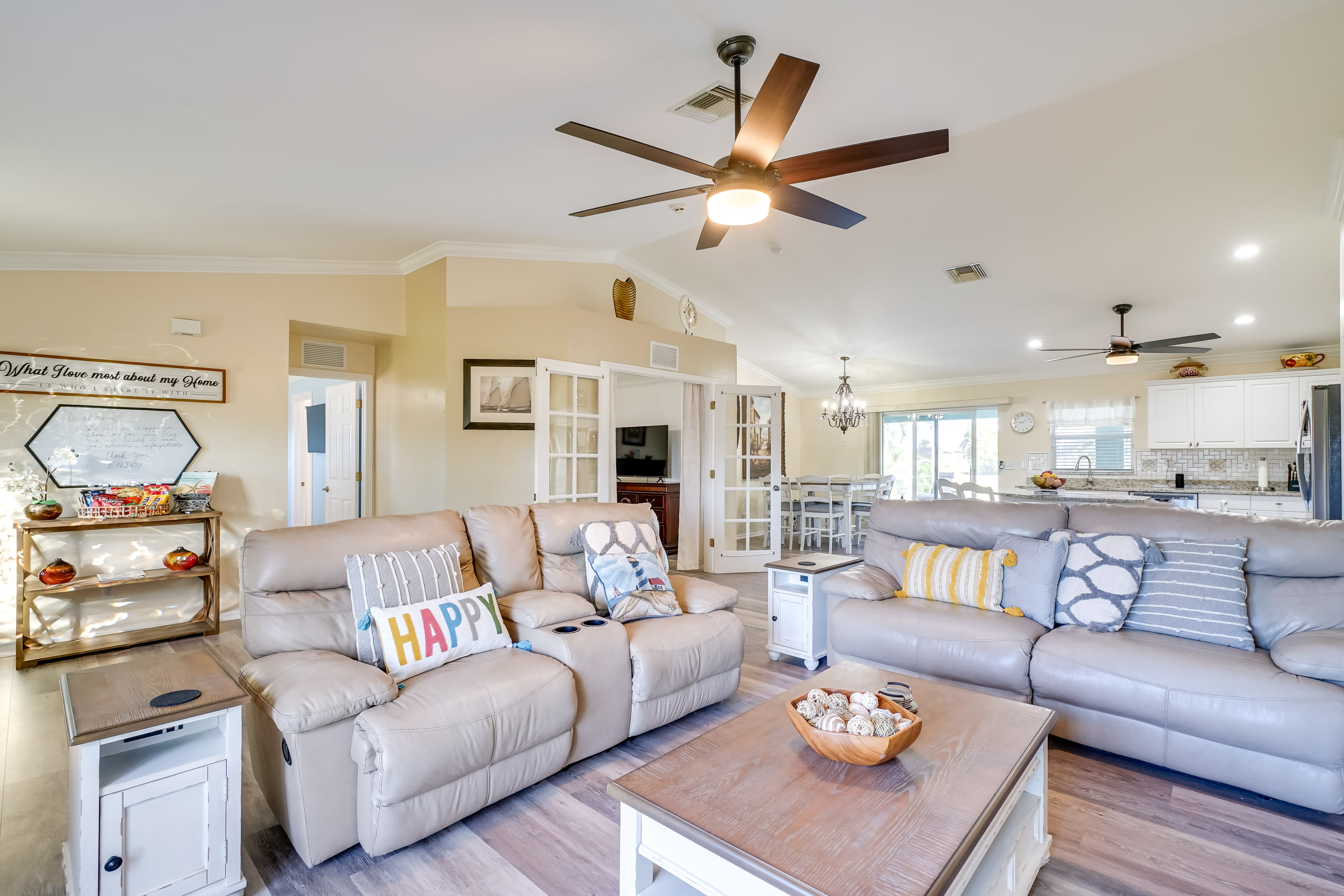 Living Room | Central Air Conditioning | Gorgeous Canal Views