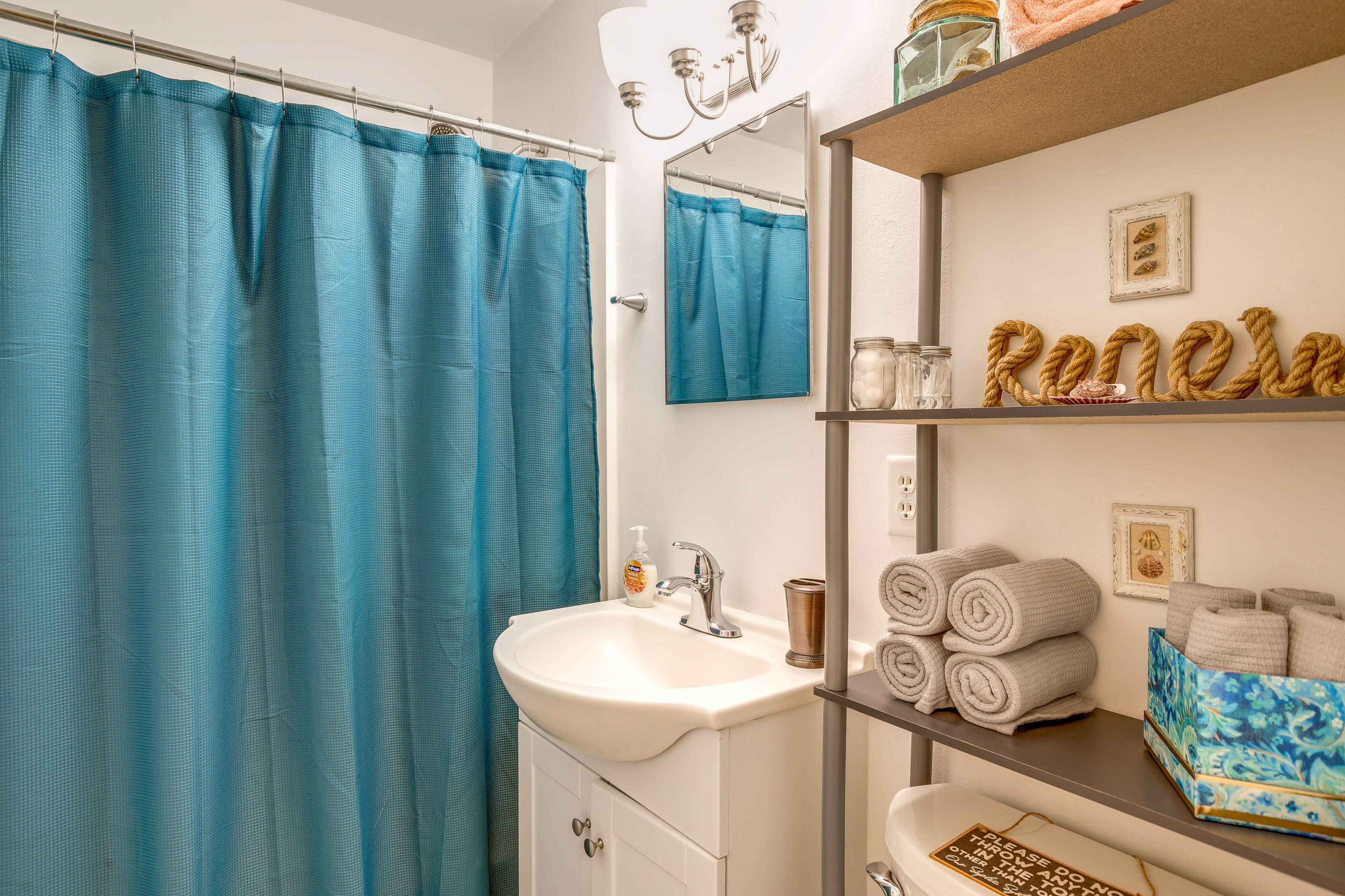 Full Bathroom | Towels Provided | Complimentary Toiletries | Hair Dryer