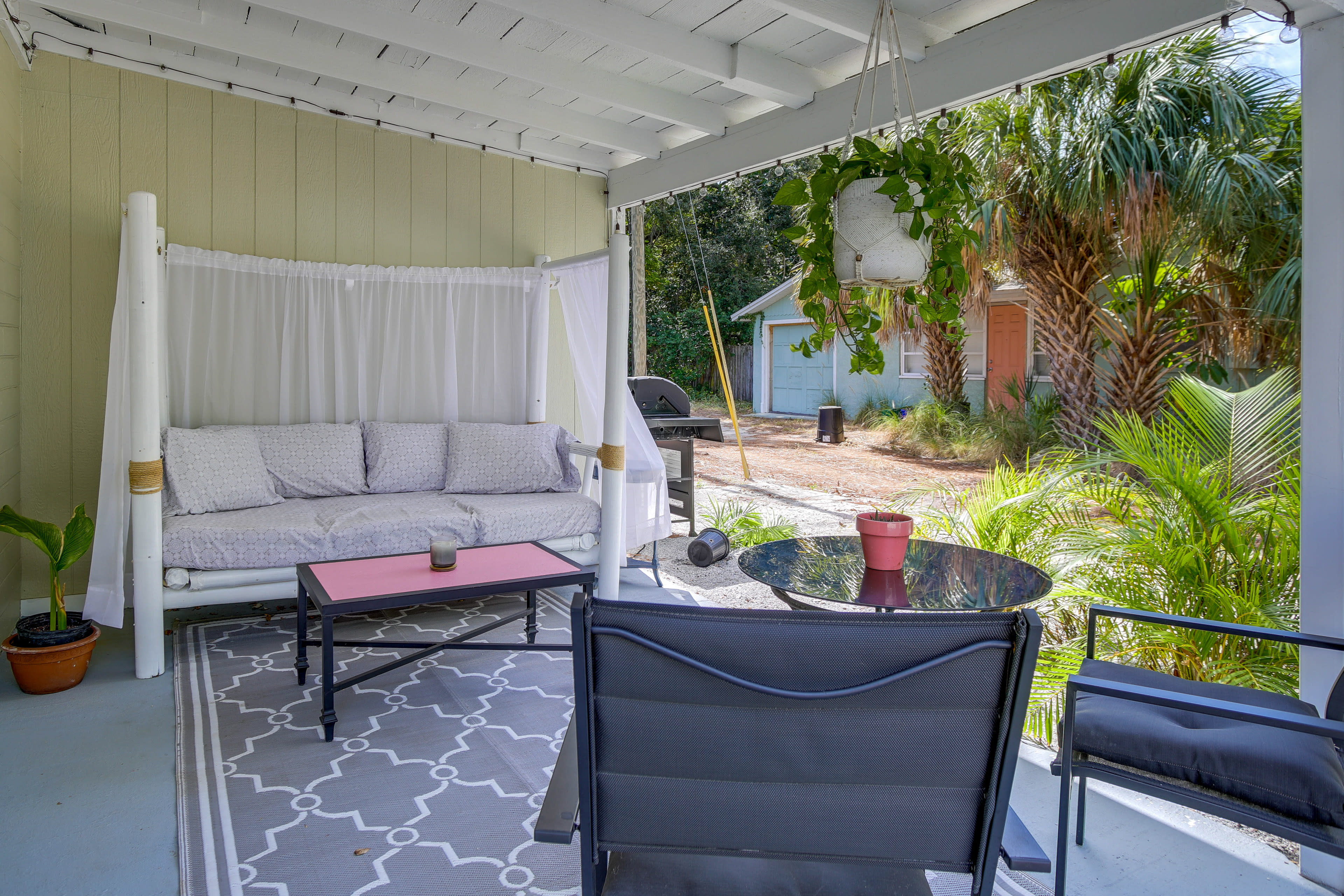 Covered Patio | Outdoor Seating