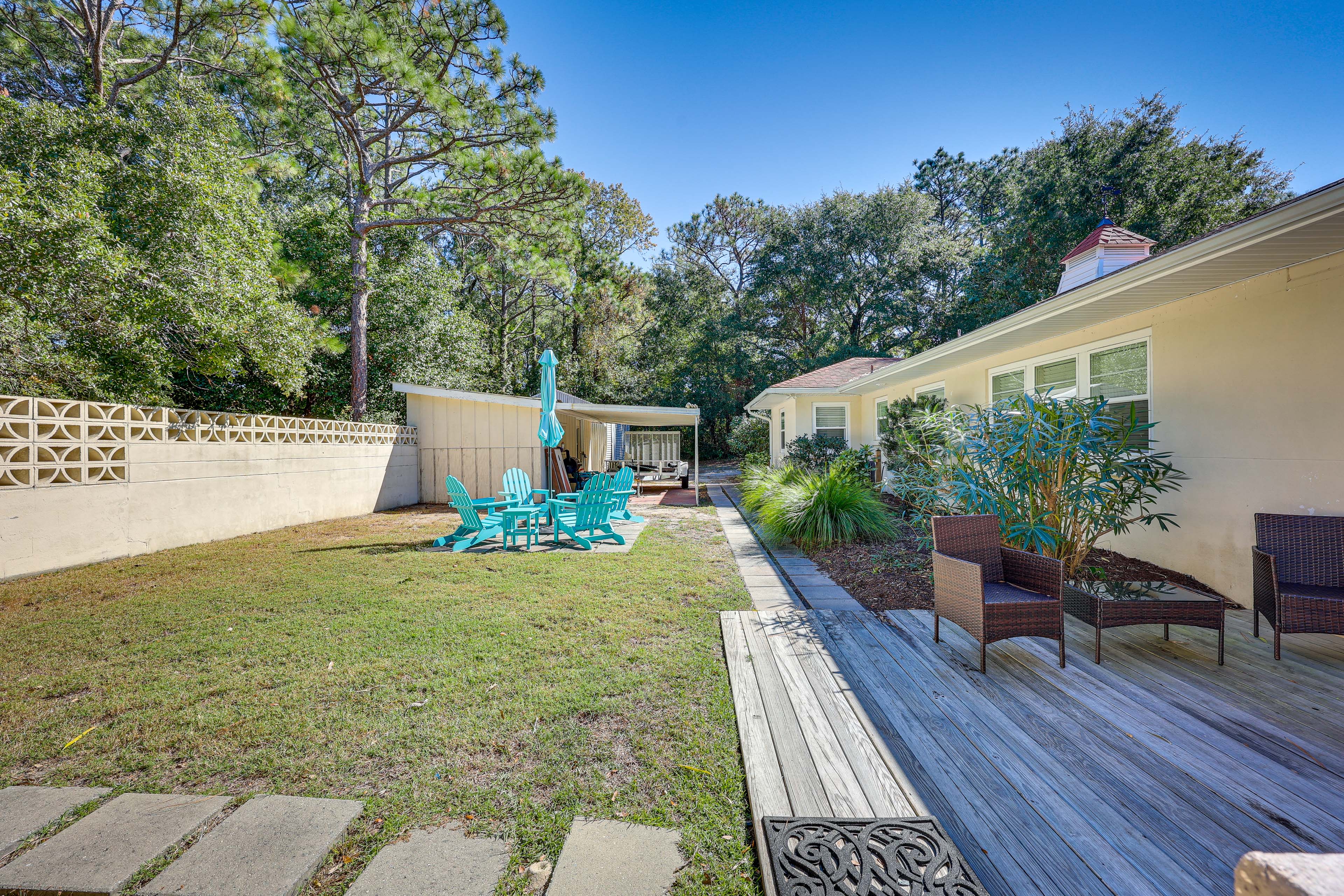 Fenced Yard | Deck | Patio | Charcoal Grill (Charcoal Not Provided)