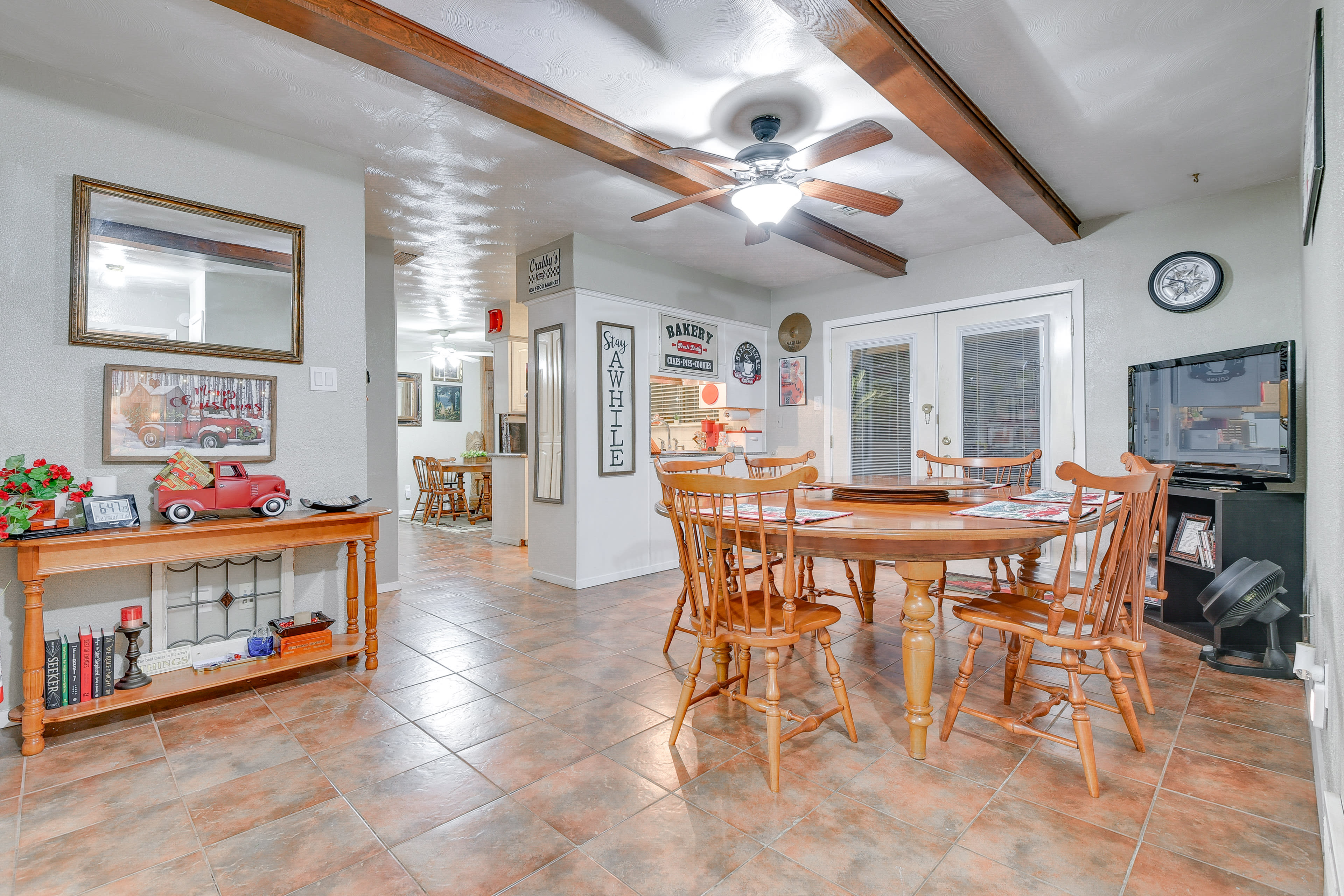 Dining Room | Dishware & Flatware Provided