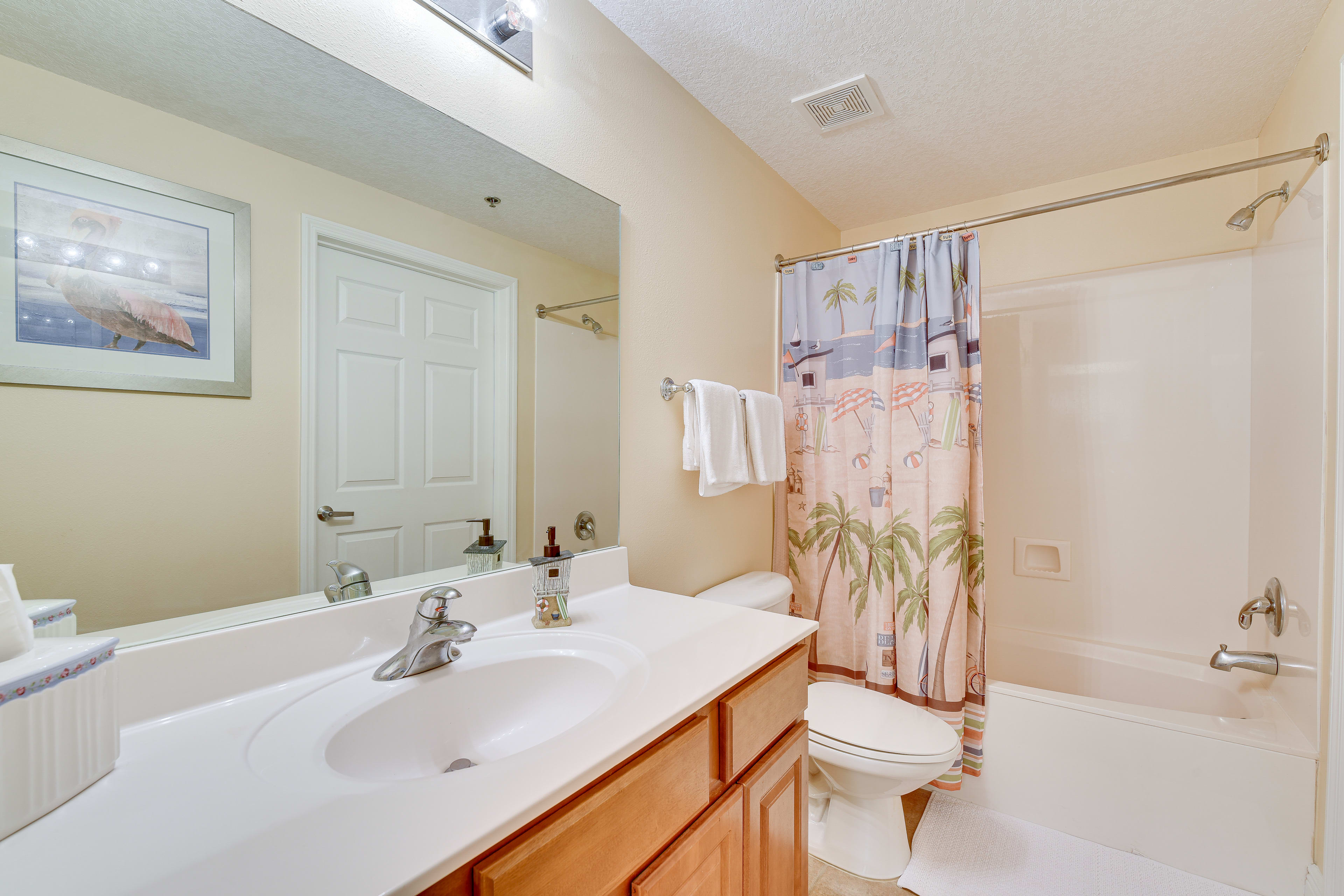 Full Bathroom | Complimentary Toiletries