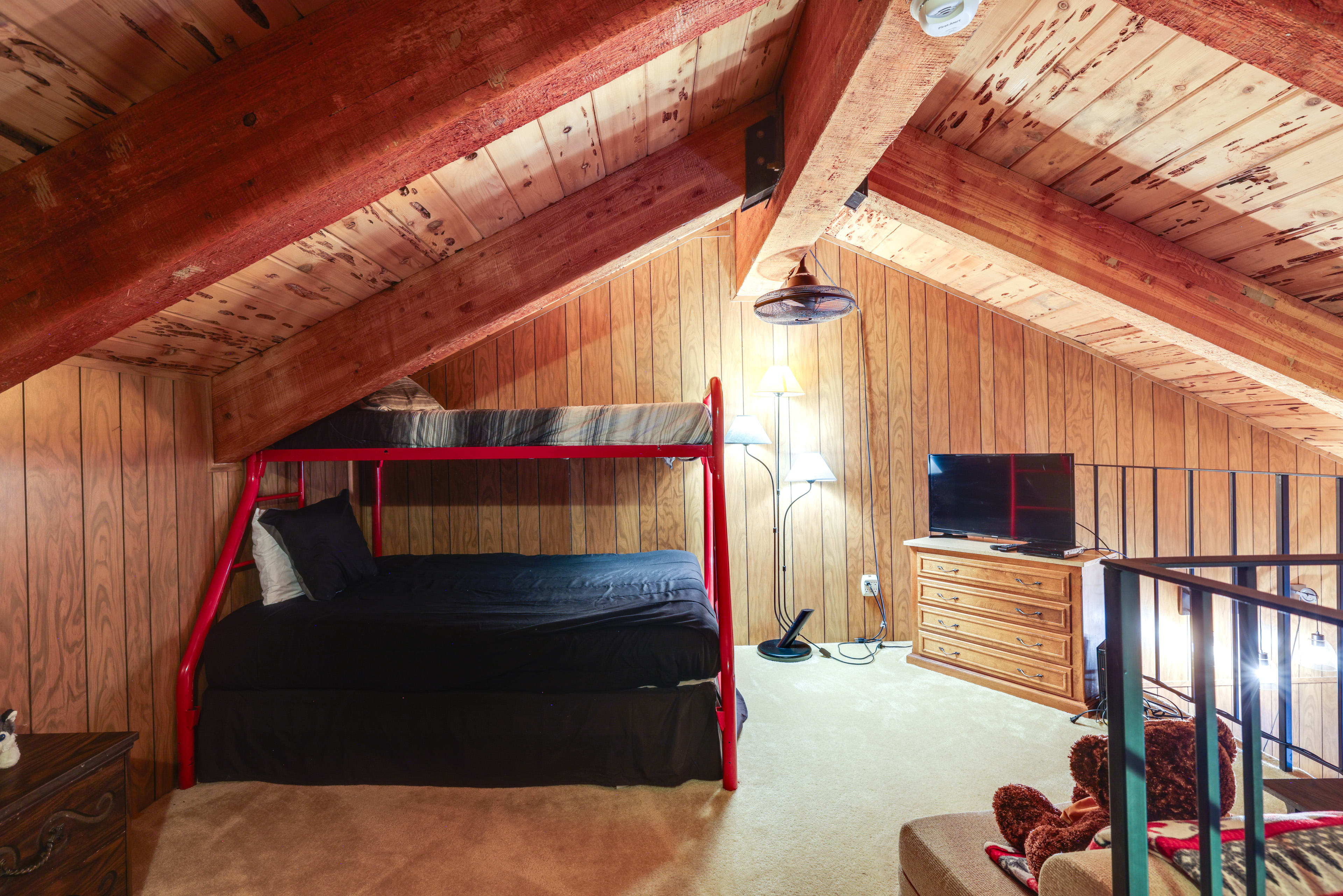 Loft | Twin/Full Bunk Bed | Flat-Screen TV