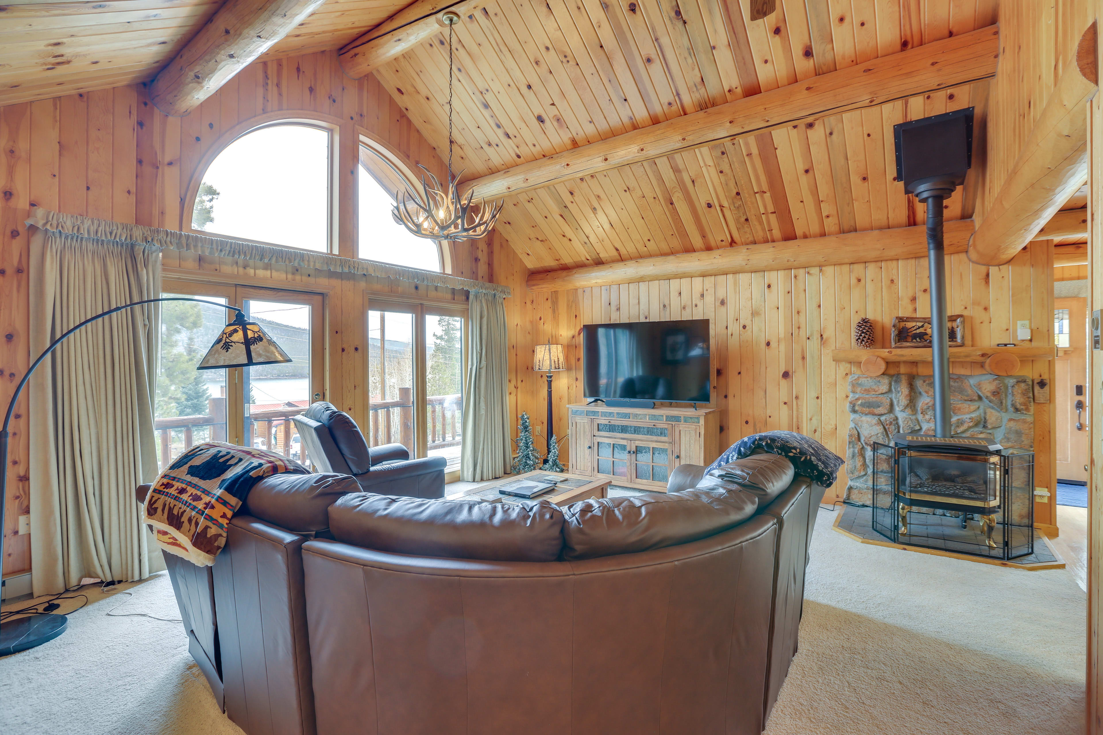 Living Room | Main Floor | Gas Fireplace | Smart TV | Interior Stairs Required