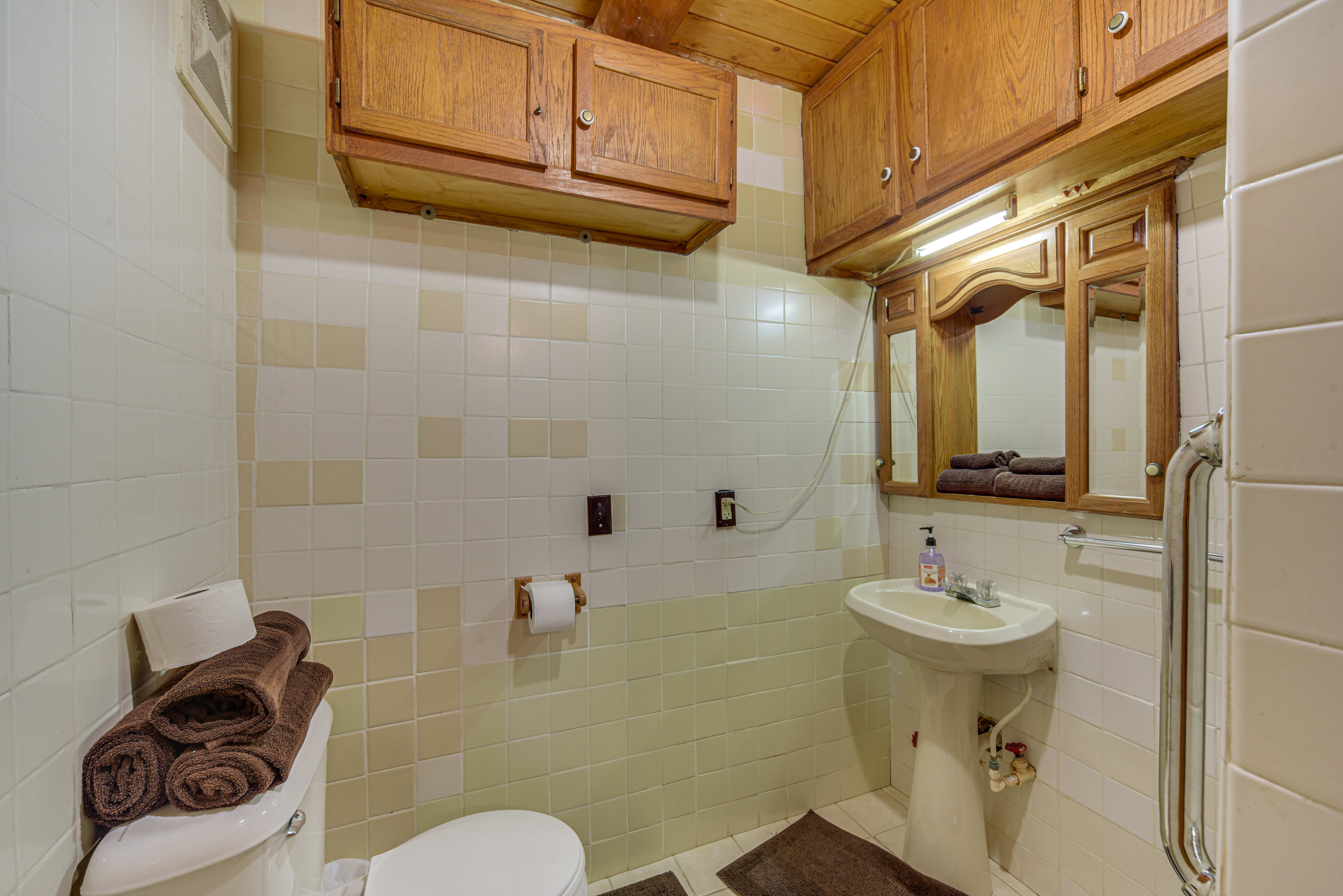 Full Bathroom | 1st Floor