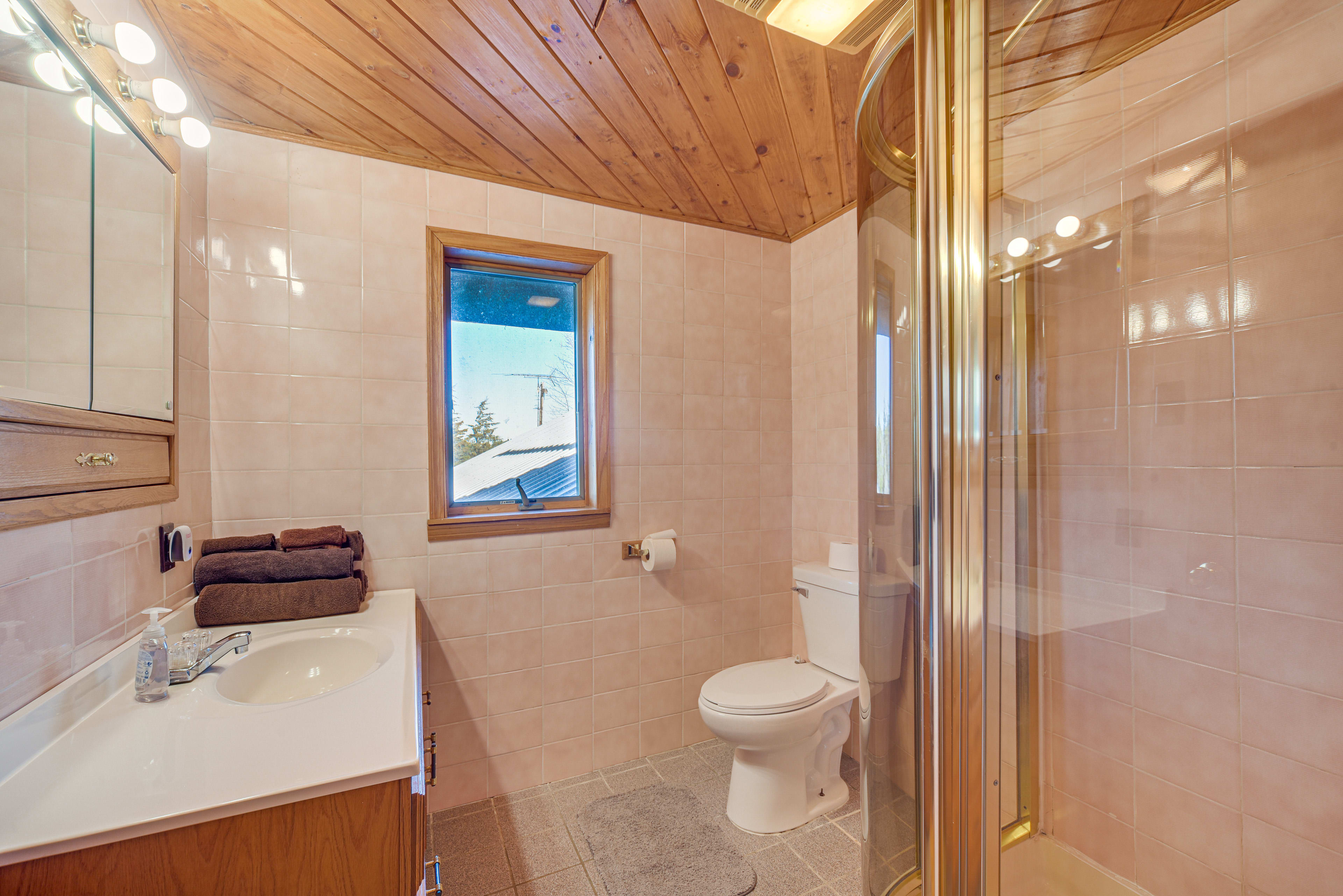 En-Suite Bathroom | 2nd Floor