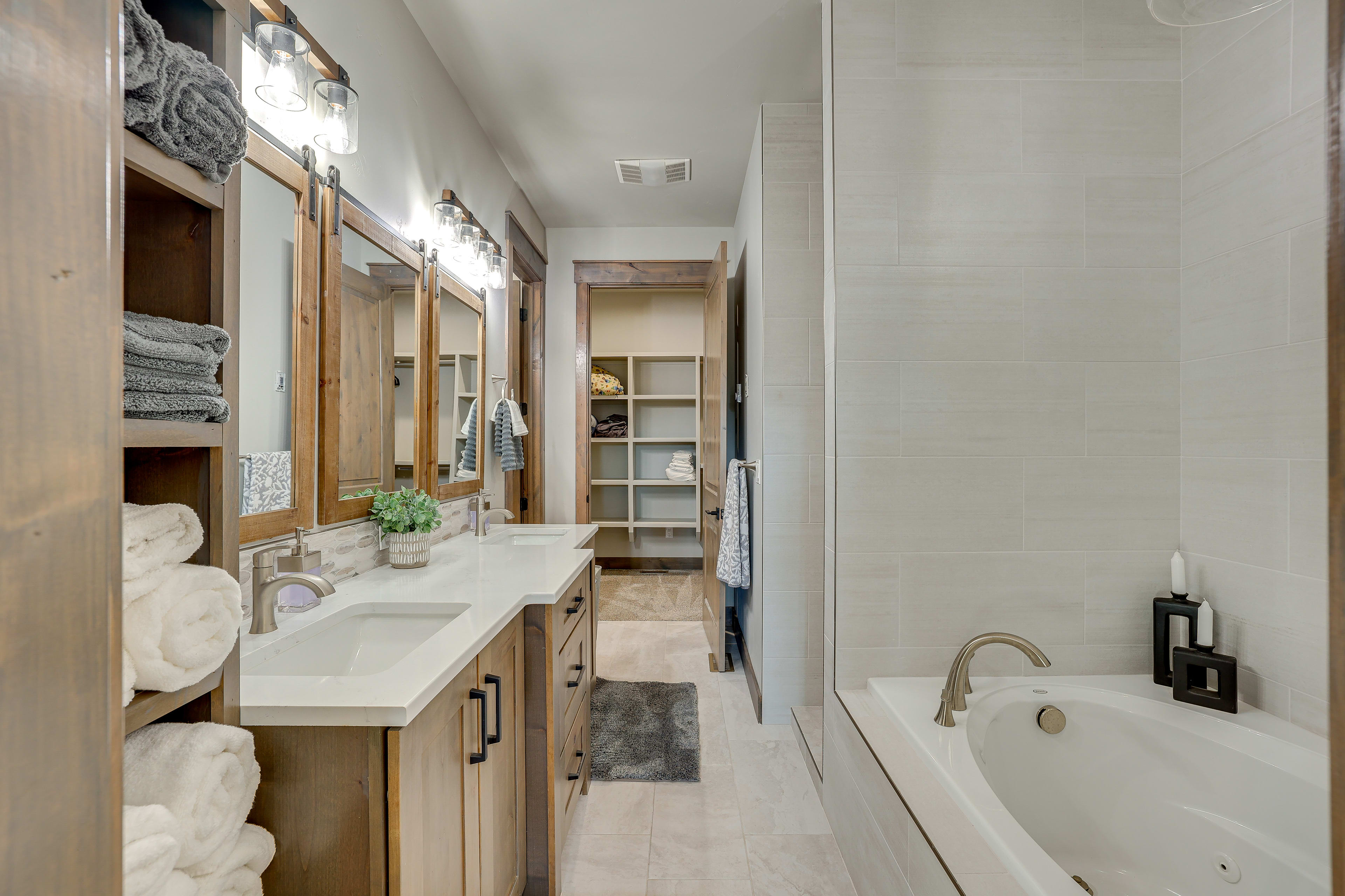 En-Suite Bathroom | Walk-In Closet